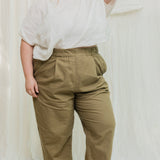 Andy Trouser in Organic Cotton Canvas Olivine#color_olivine