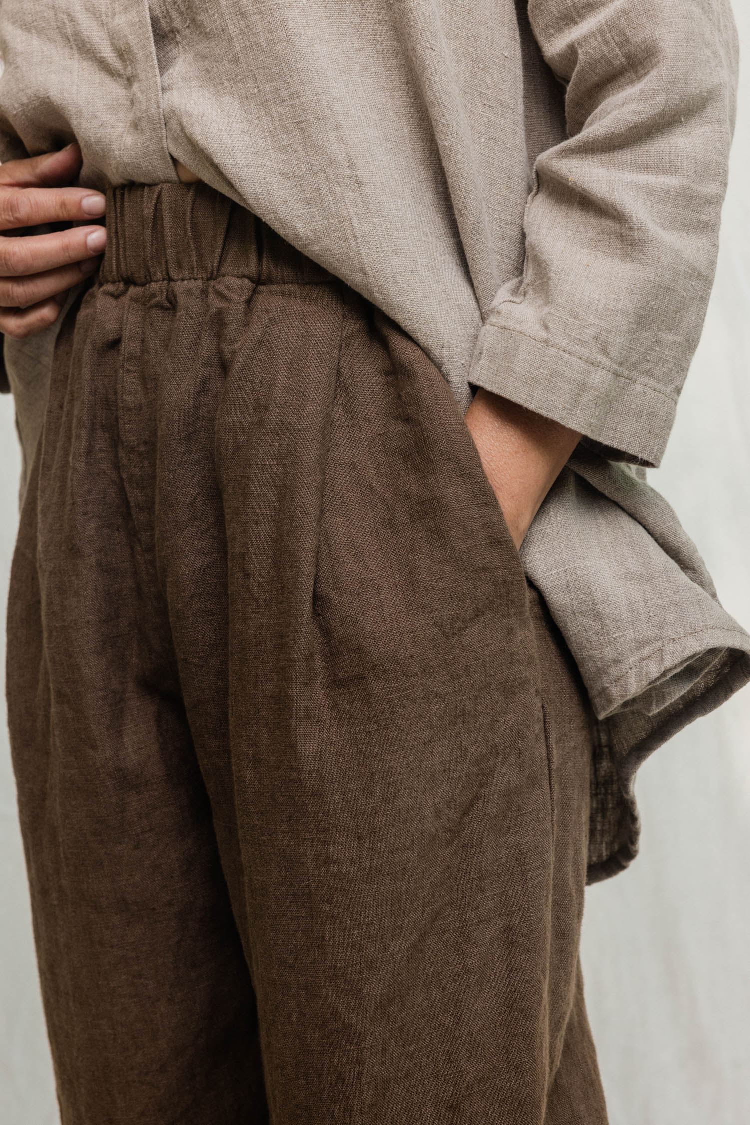Andy Trouser in Midweight Linen Cacao#color_cacao