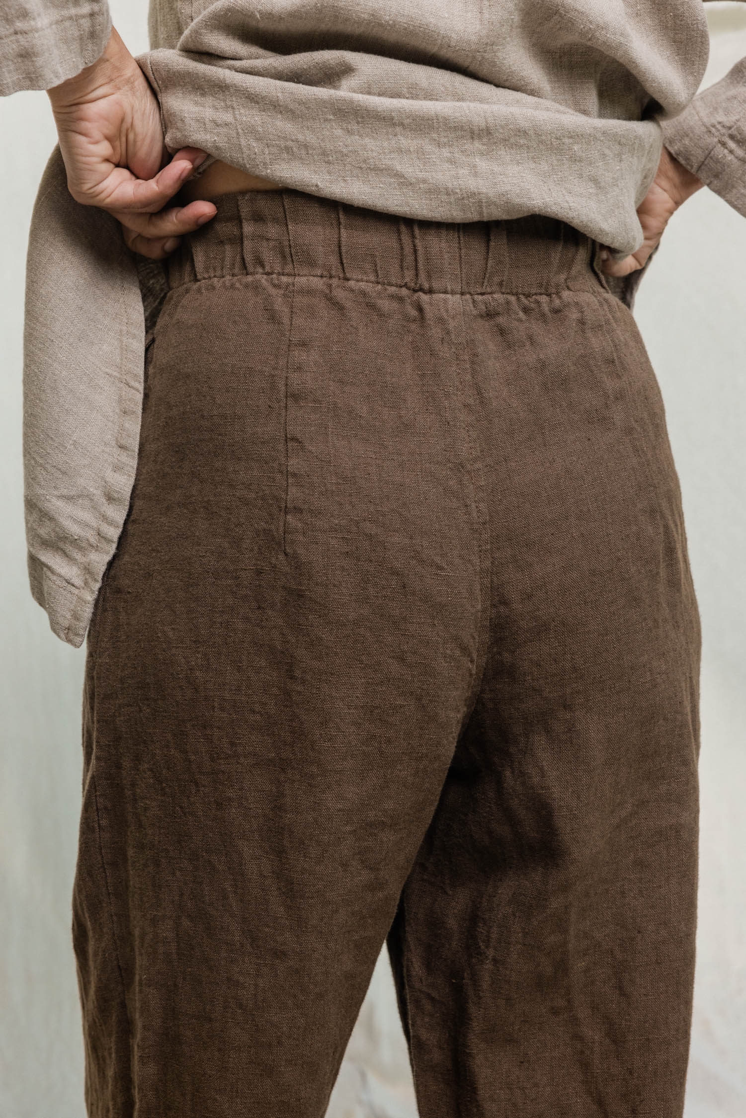 Andy Trouser in Midweight Linen Cacao#color_cacao