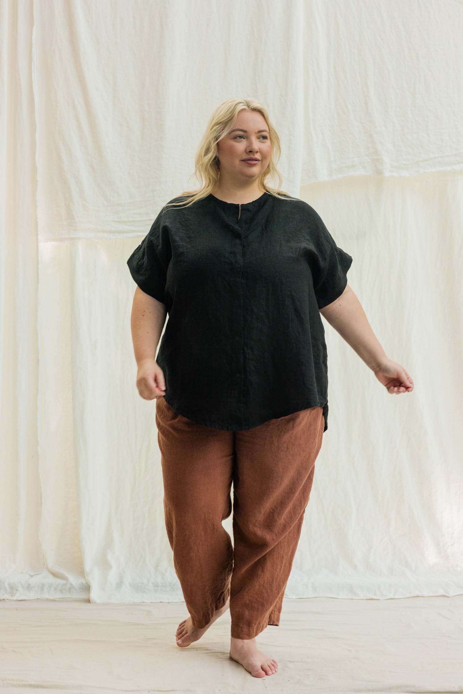 Andy Trouser in Midweight Linen Cedar#color_cedar