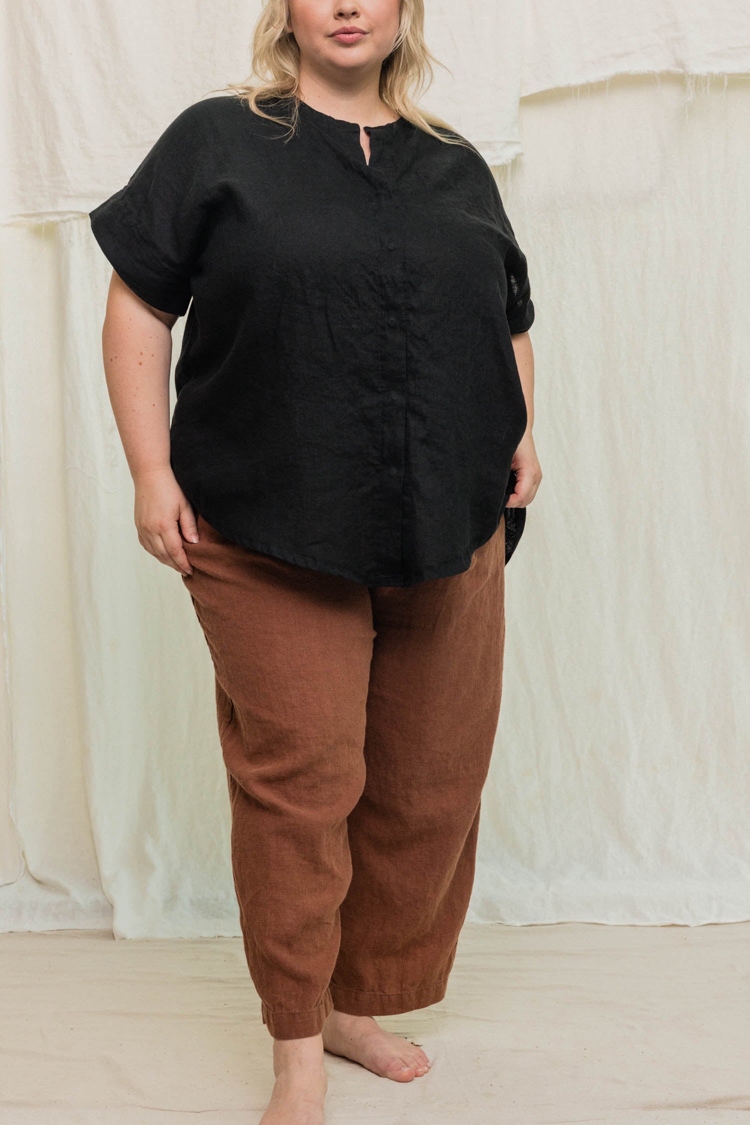 Andy Trouser in Midweight Linen Cedar#color_cedar