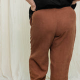 Andy Trouser in Midweight Linen Cedar#color_cedar
