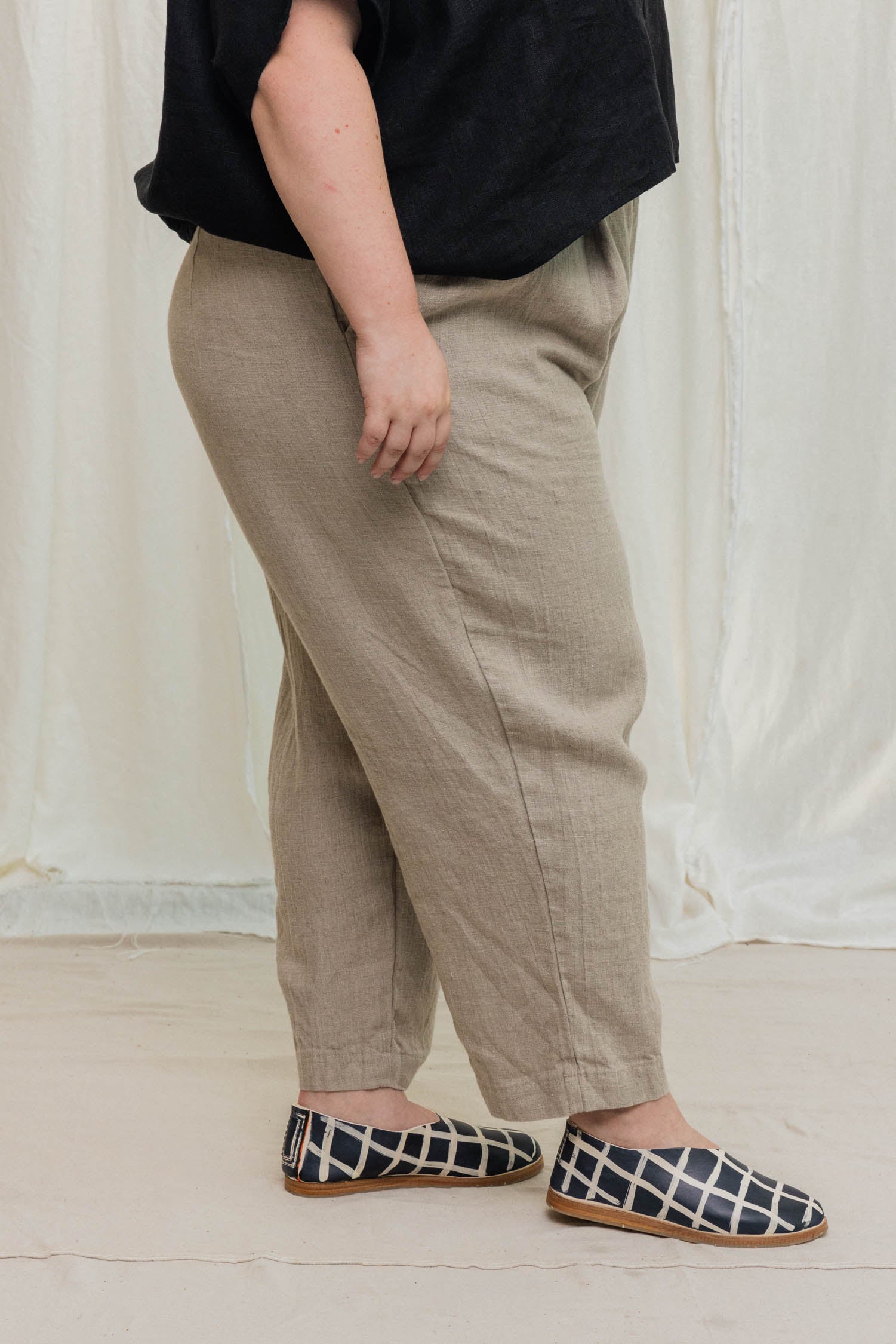 Andy Trouser in Midweight Linen Flax#color_flax