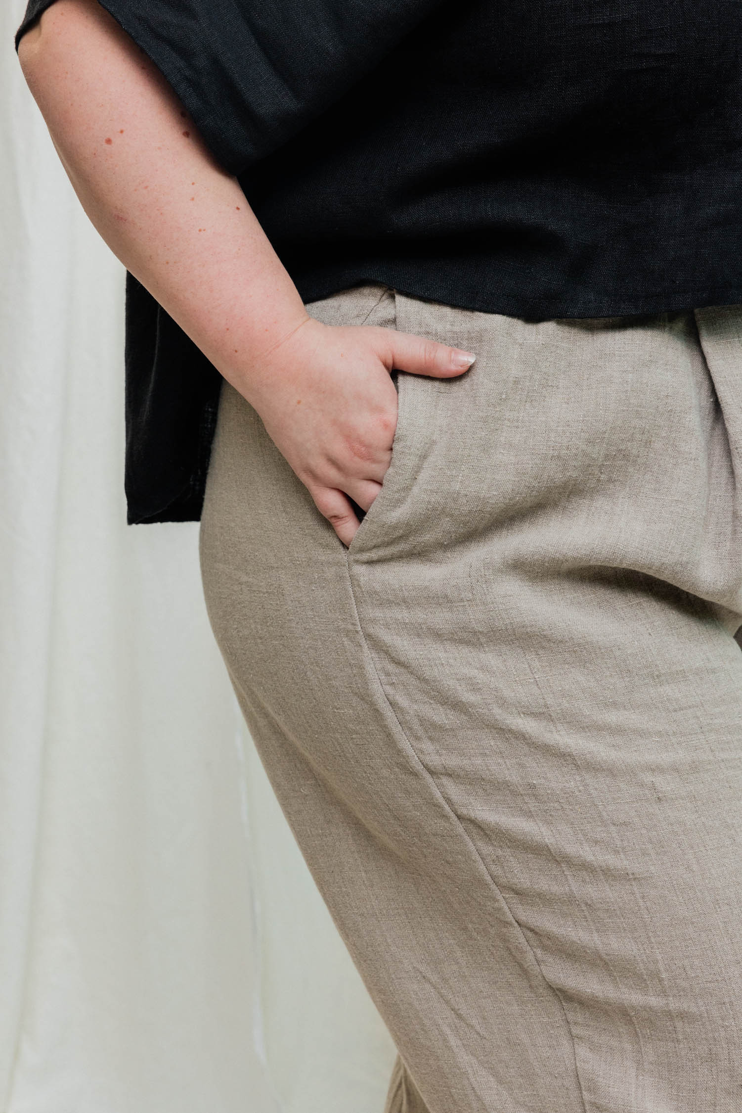 Andy Trouser in Midweight Linen Flax#color_flax