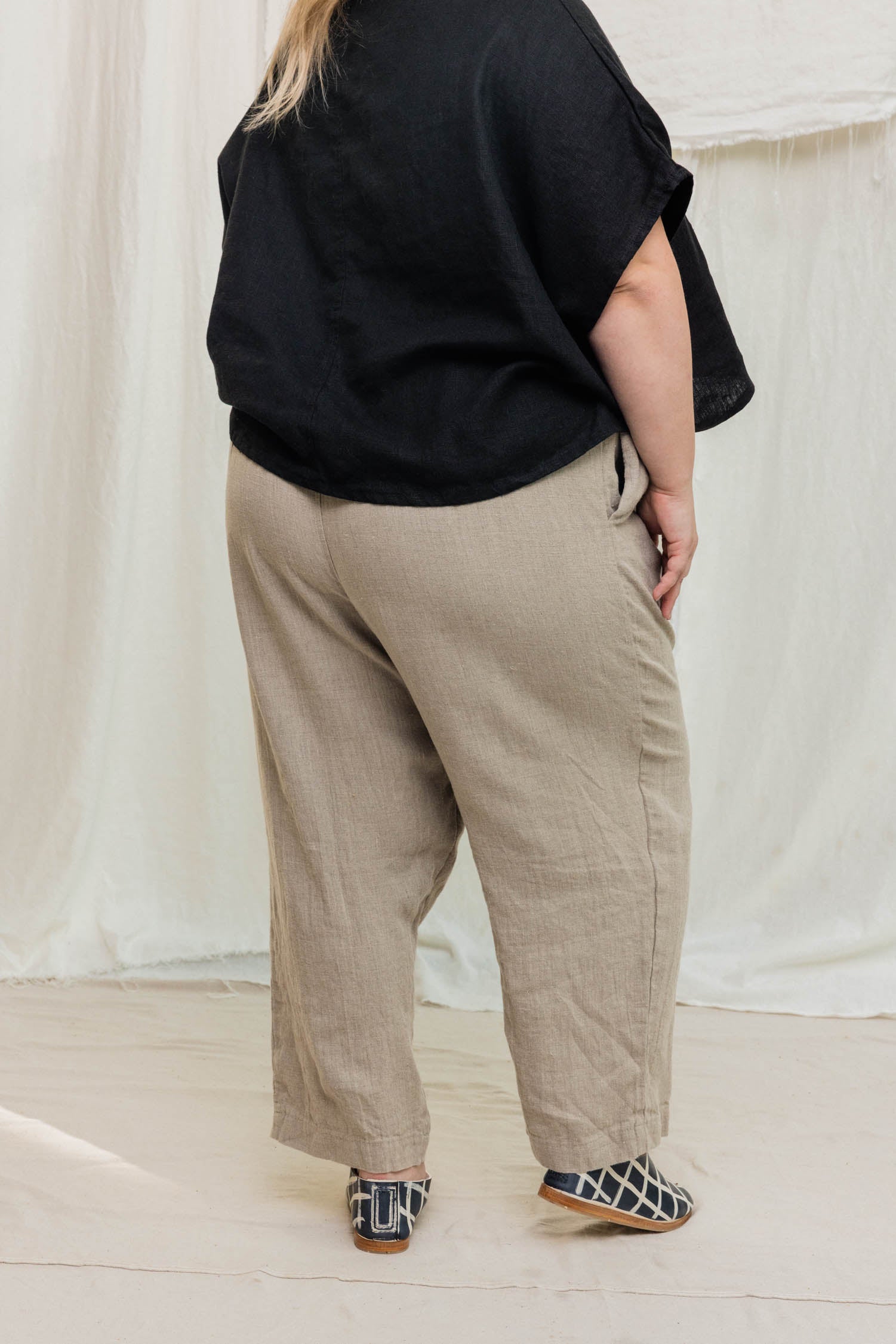 Andy Trouser in Midweight Linen Flax#color_flax