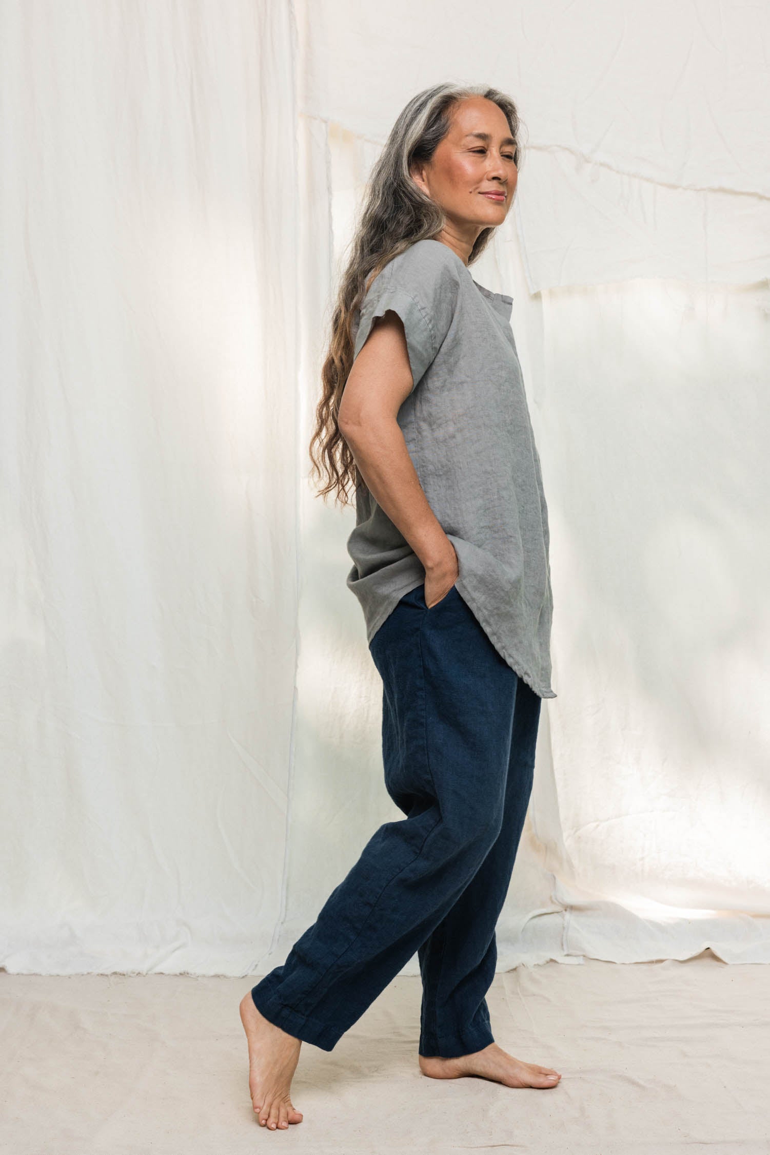 Andy Trouser in Midweight Linen Indigo#color_indigo