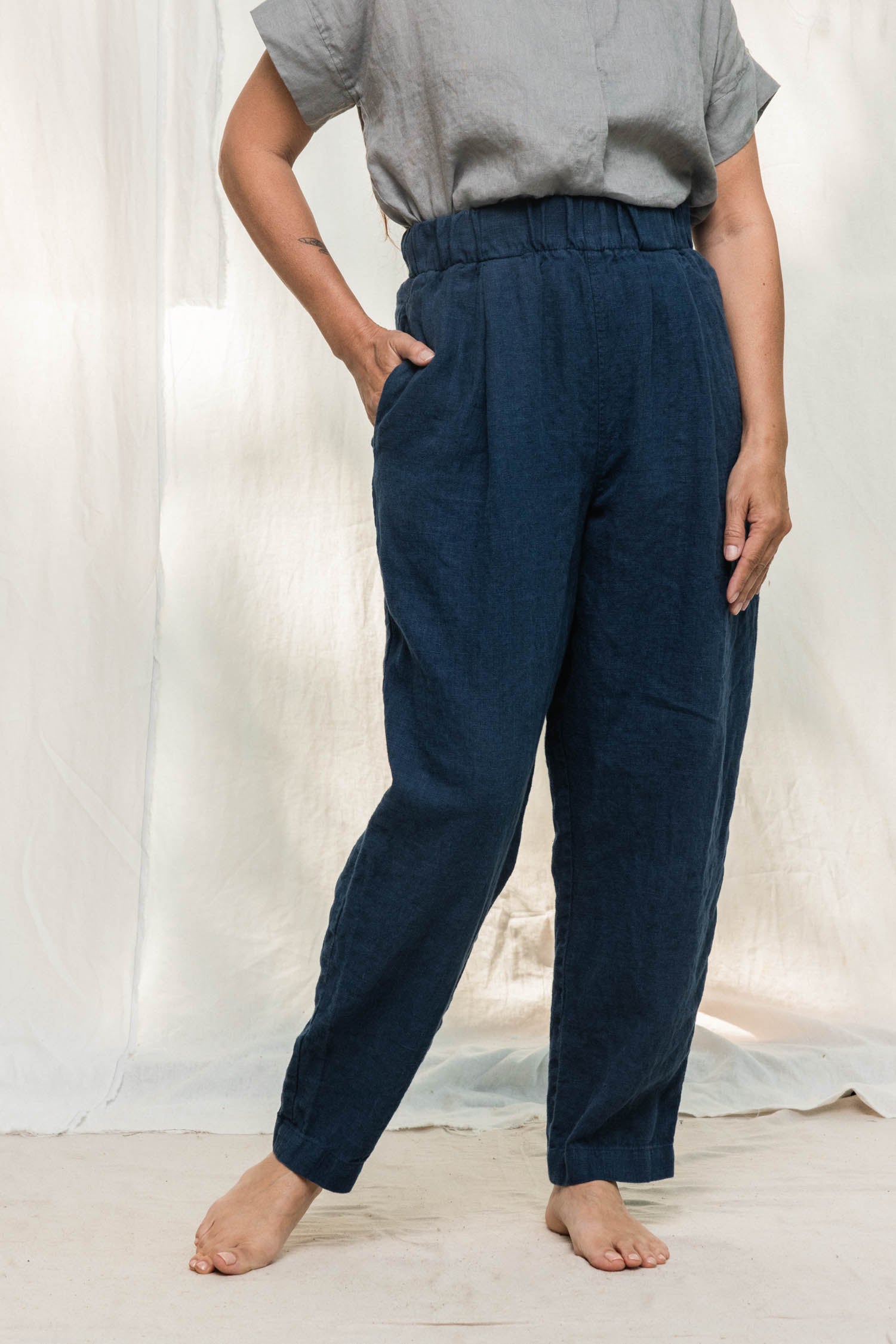 Andy Trouser in Midweight Linen Indigo#color_indigo