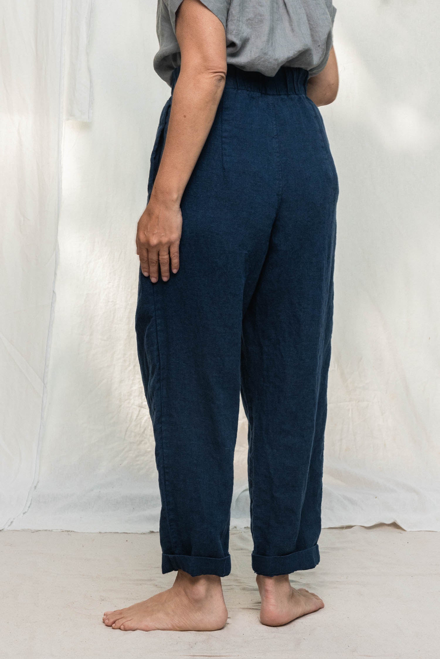 Andy Trouser in Midweight Linen Indigo#color_indigo