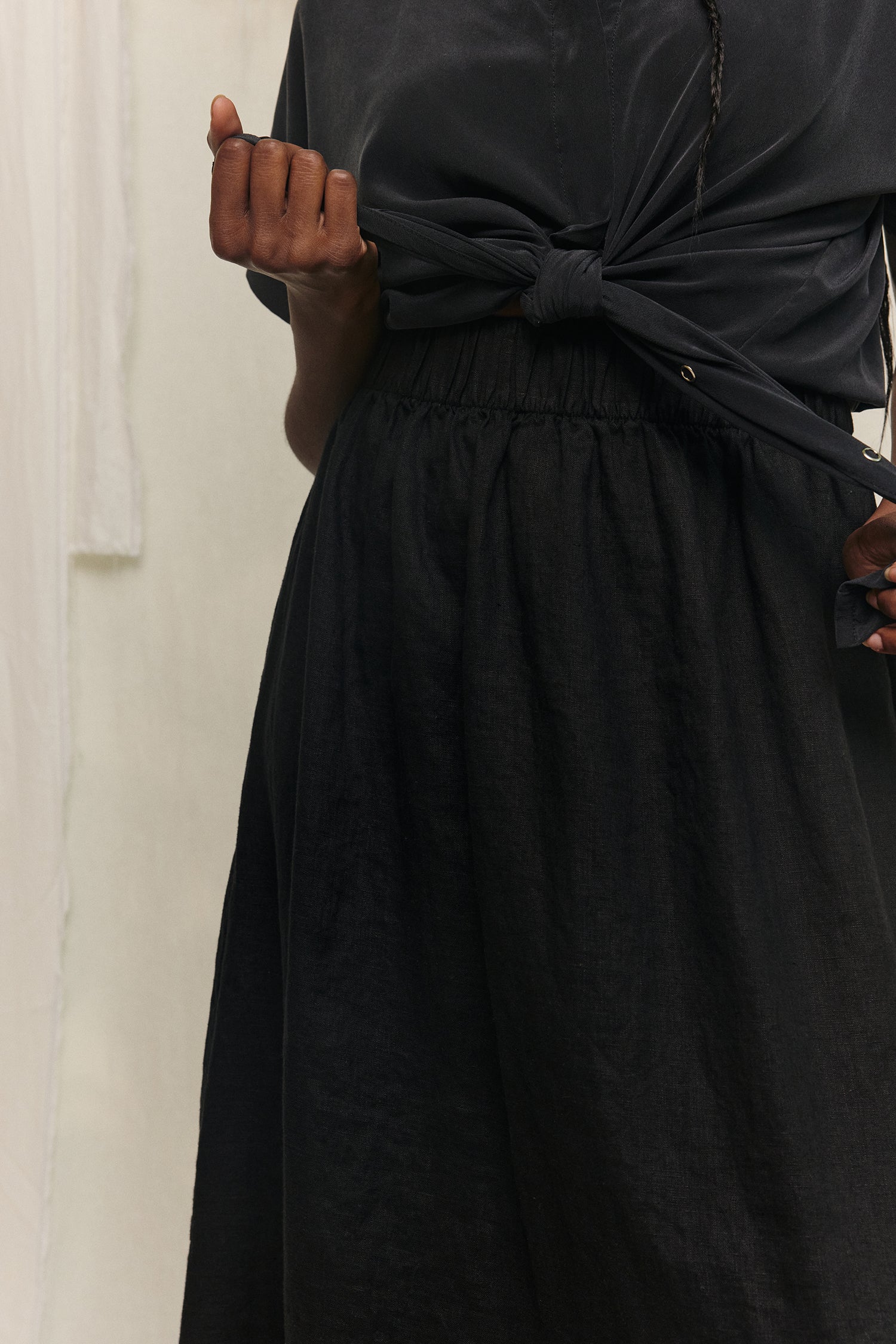 Bel Skirt in Lightweight Linen Ink#color_ink