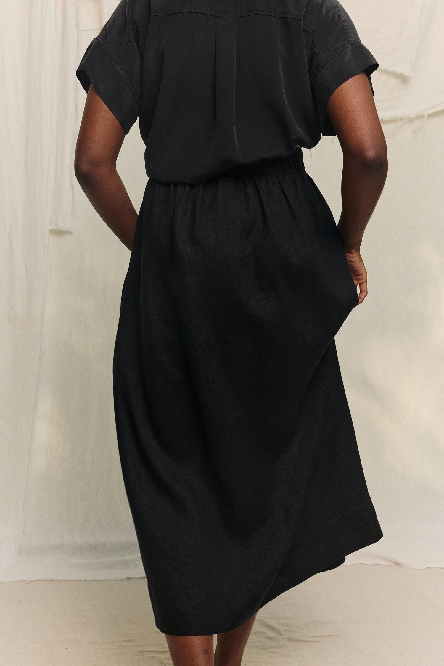 Bel Skirt in Lightweight Linen Ink#color_ink