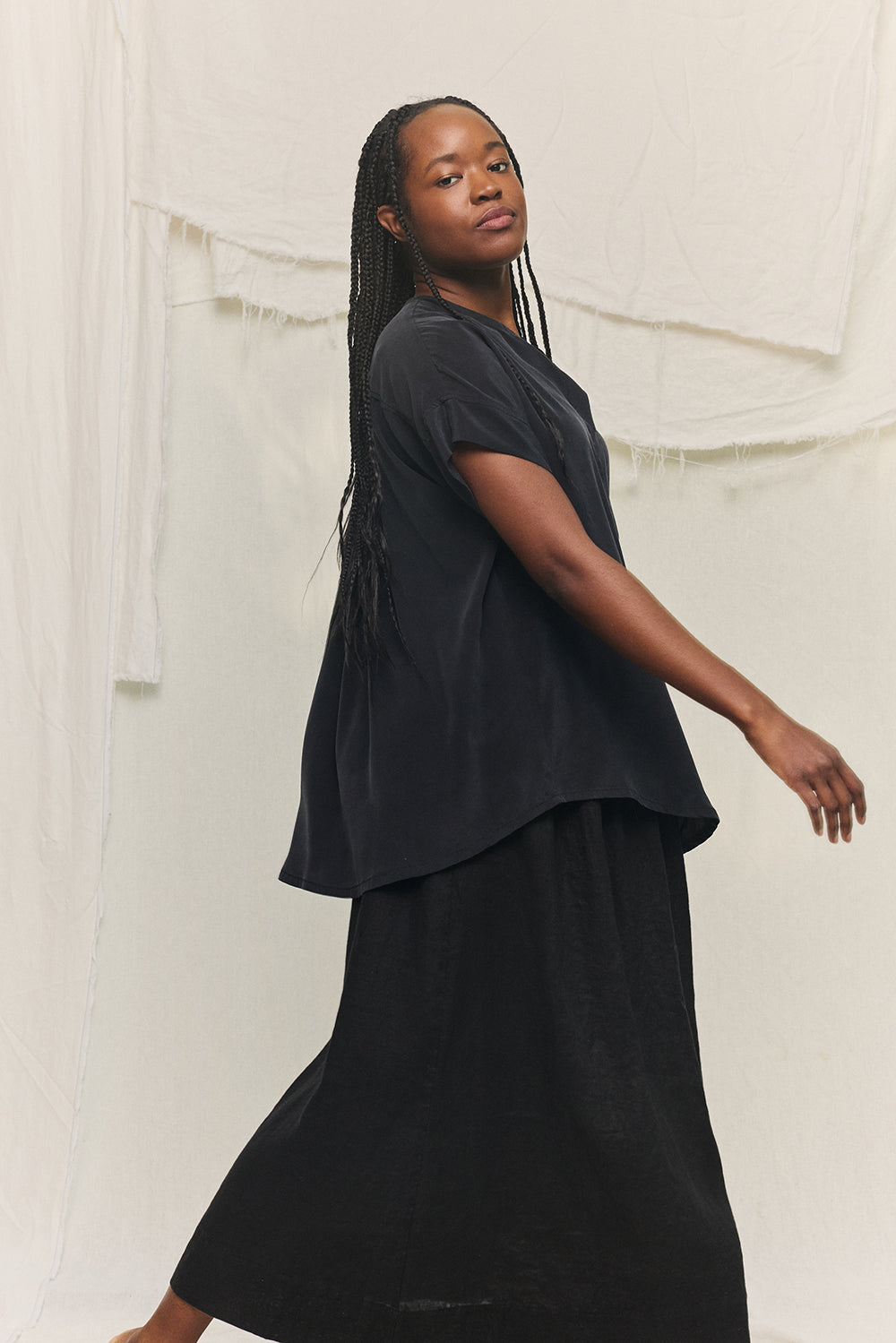Georgia Snap Top in Washable Silk Graphite#color_graphite