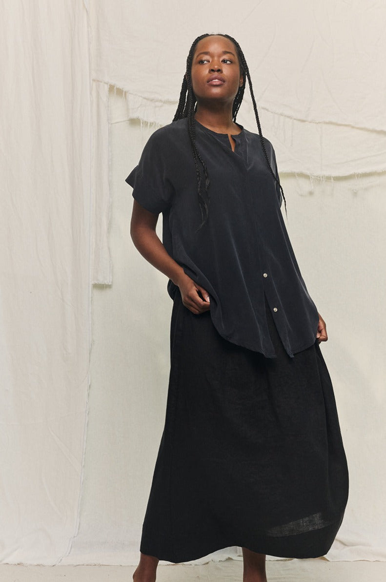 Georgia Snap Top in Washable Silk Graphite#color_graphite