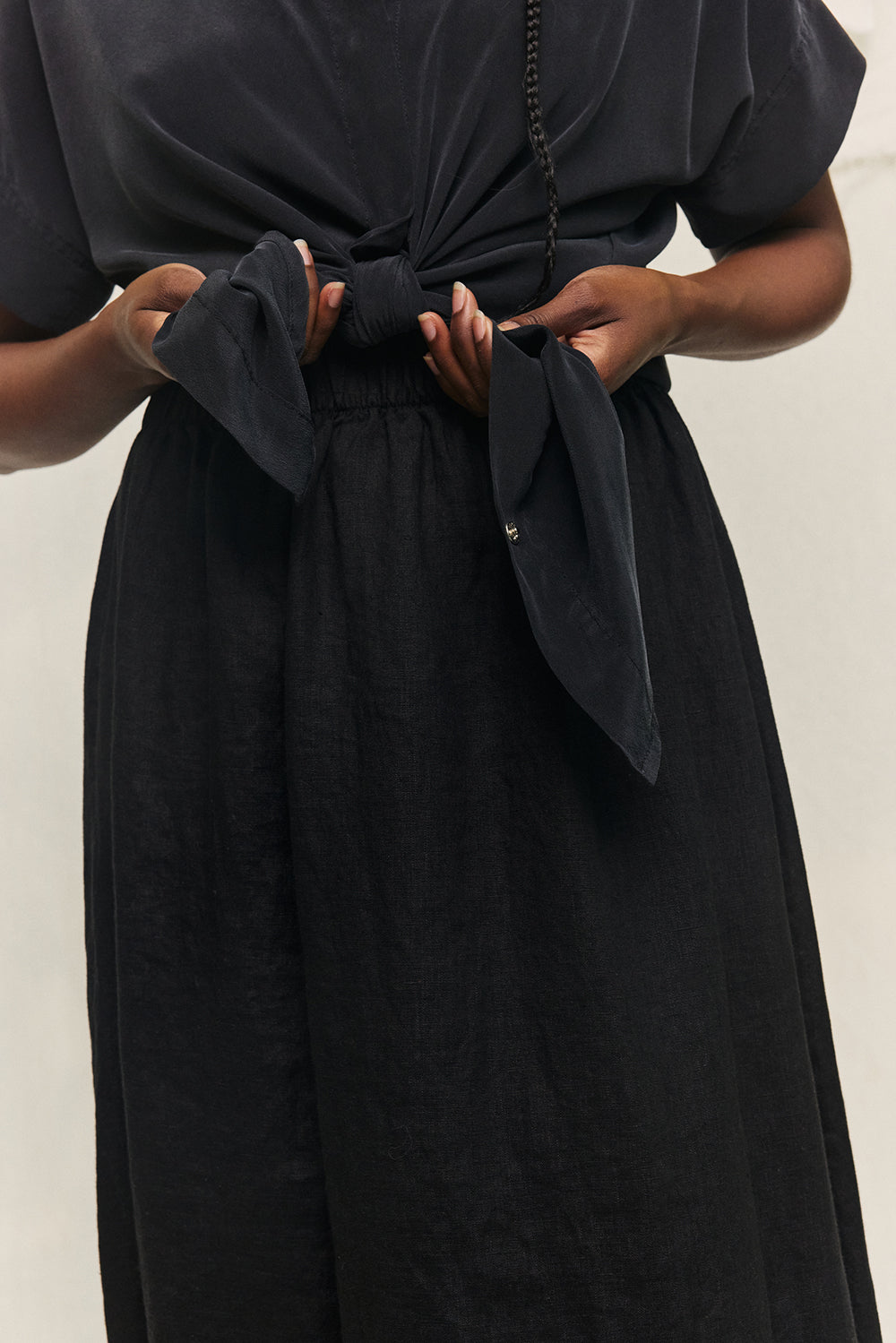 Georgia Snap Top in Washable Silk Graphite#color_graphite