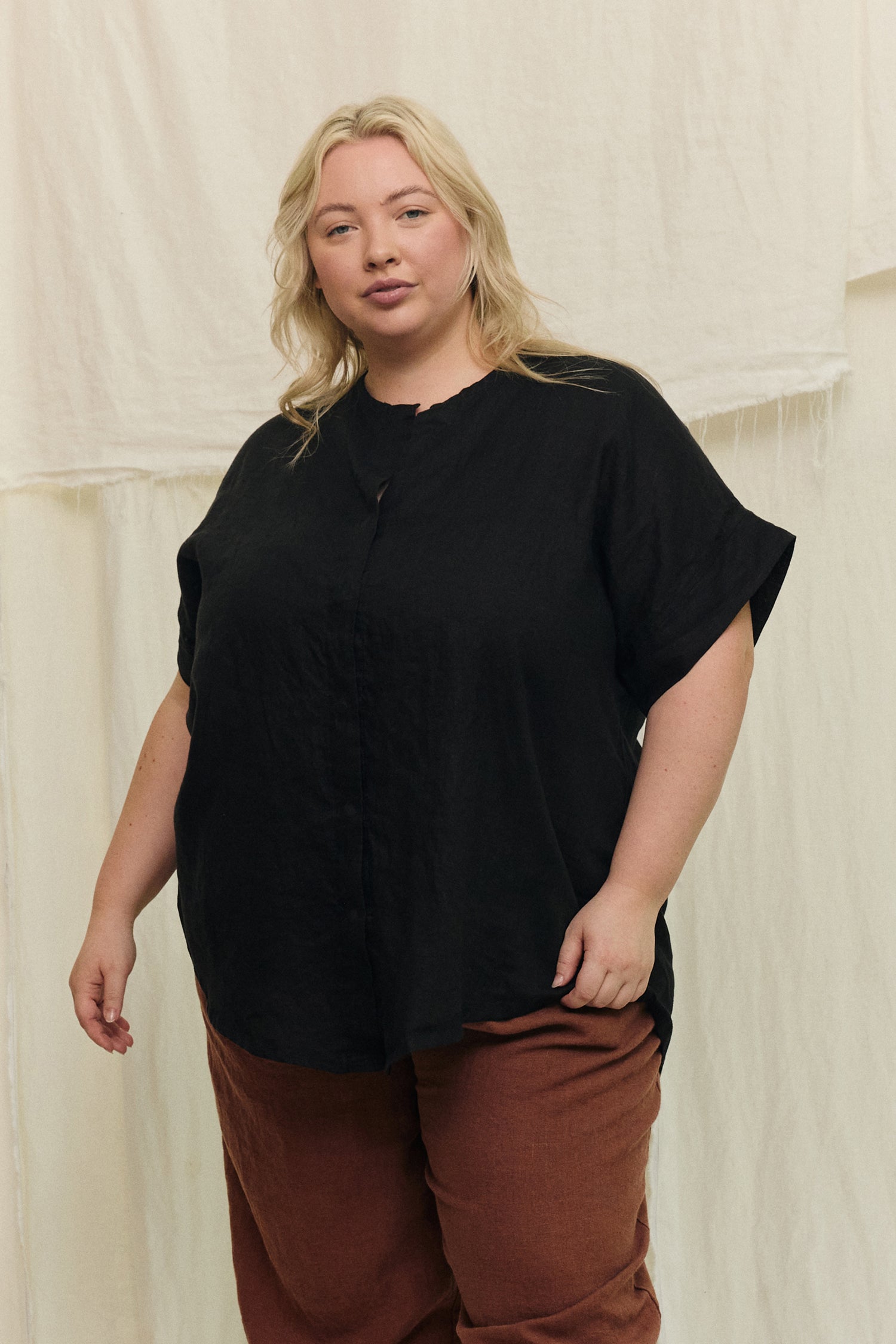 Georgia Snap Top in Lightweight Linen Ink#color_ink