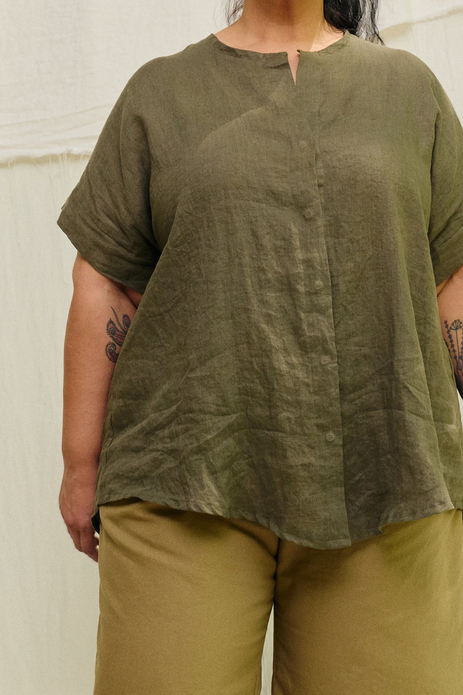 Georgia Snap Top in Lightweight Linen Lichen#color_lichen