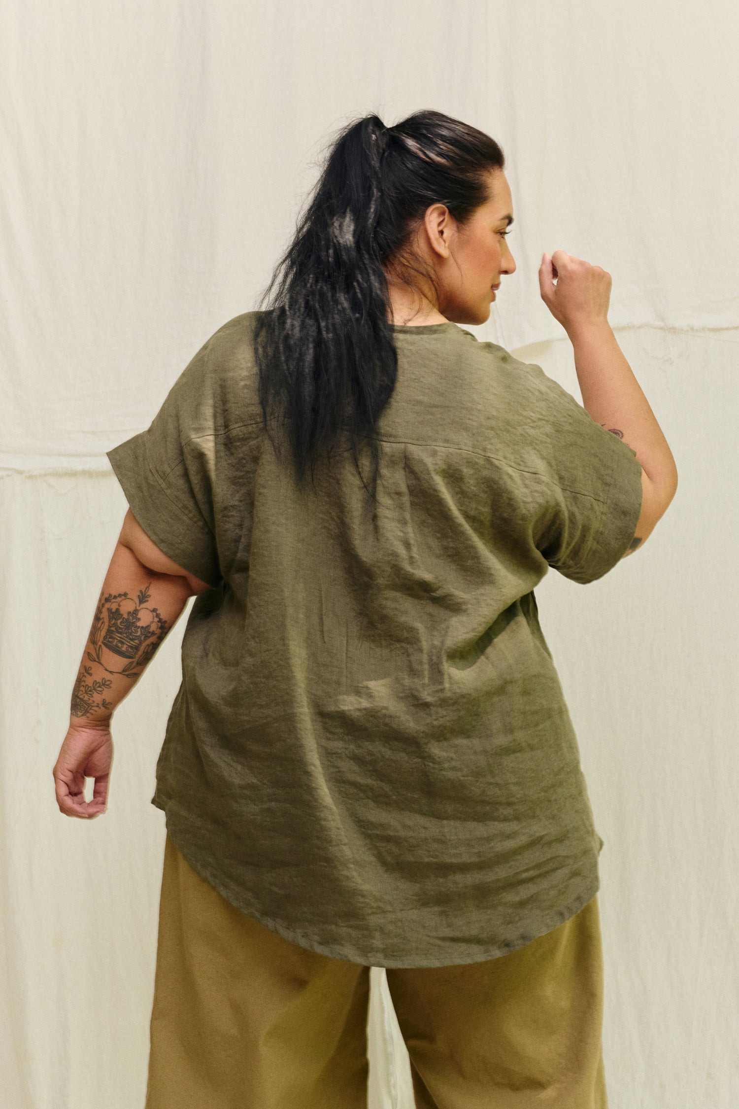 Georgia Snap Top in Lightweight Linen Lichen#color_lichen