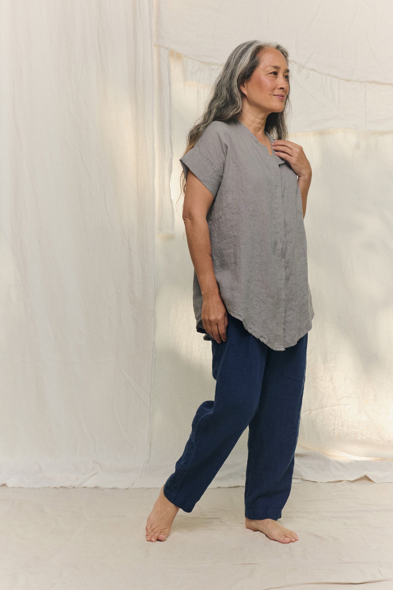 Georgia Snap Top in Lightweight Linen Overcast#color_overcast