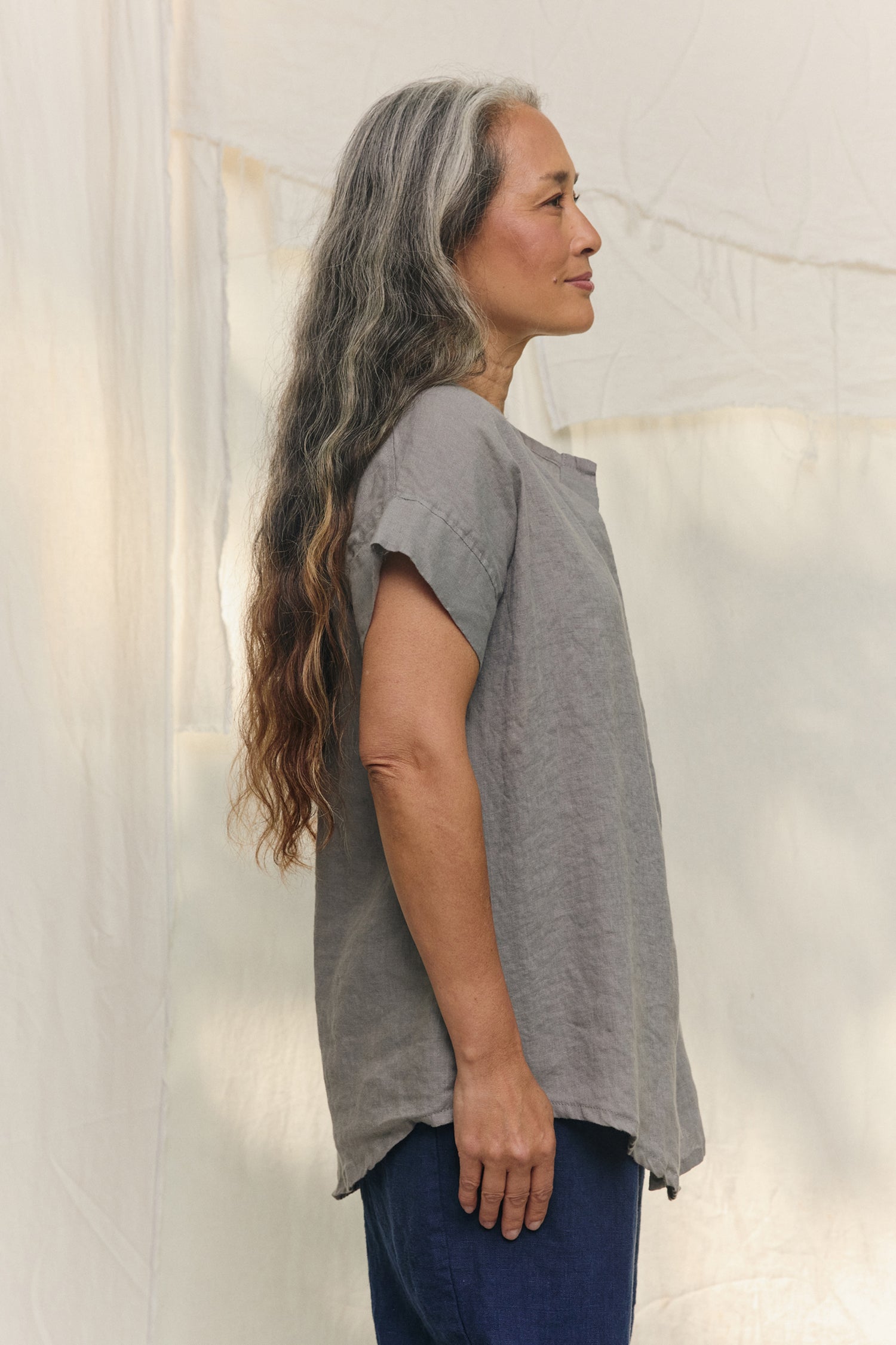Georgia Snap Top in Lightweight Linen Overcast#color_overcast