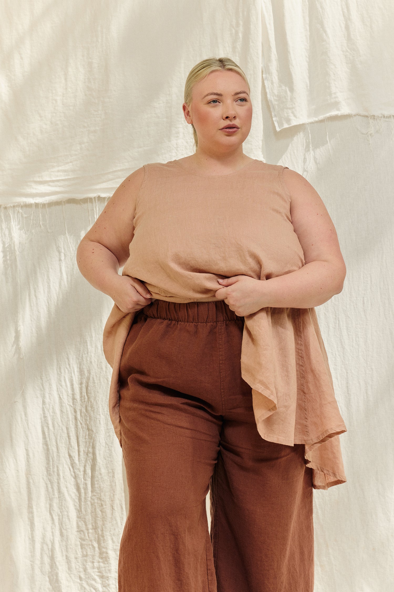 Harlow Tunic in Lightweight Linen Canyon#color_canyon