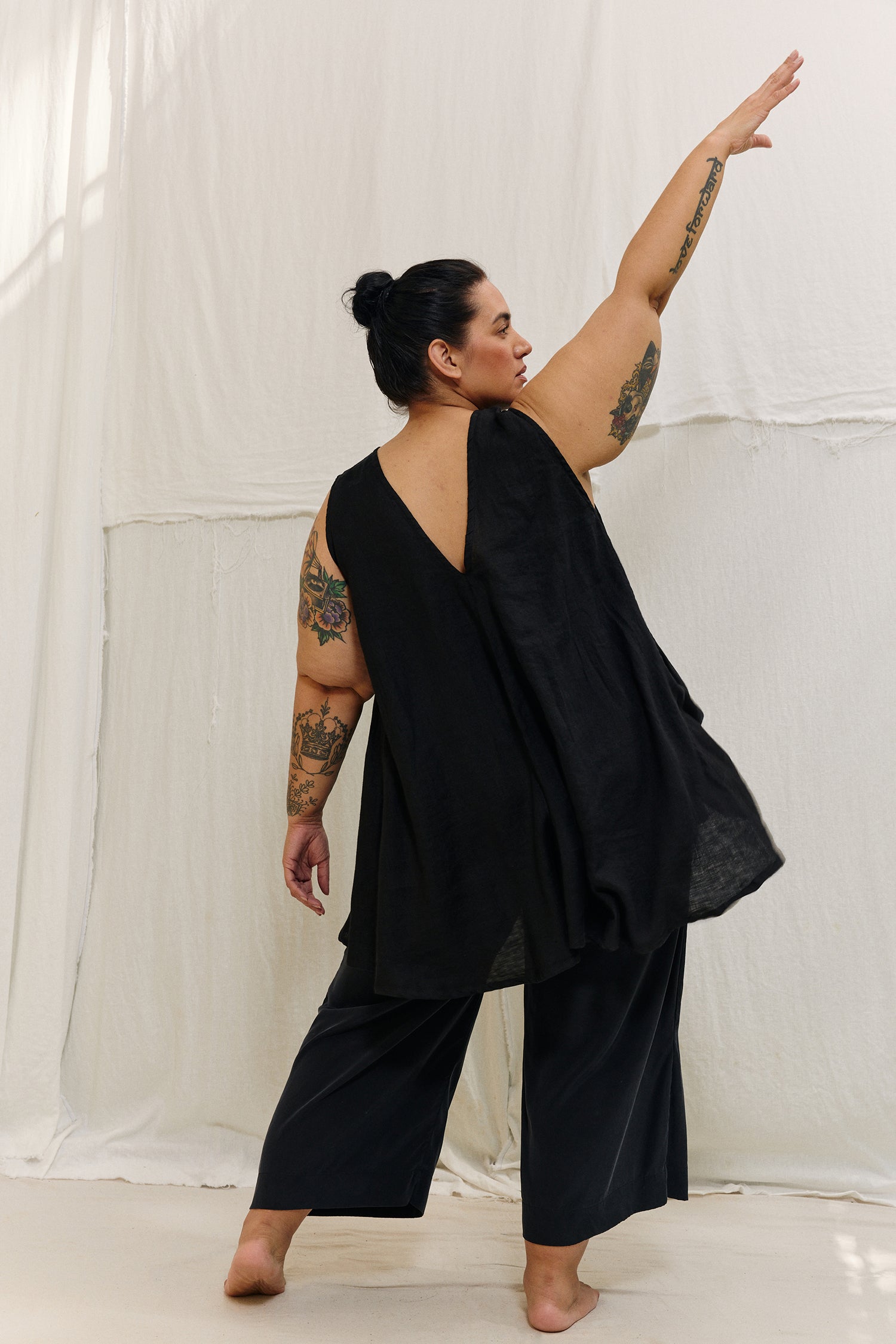 Harlow Tunic in Lightweight Linen Ink#color_ink