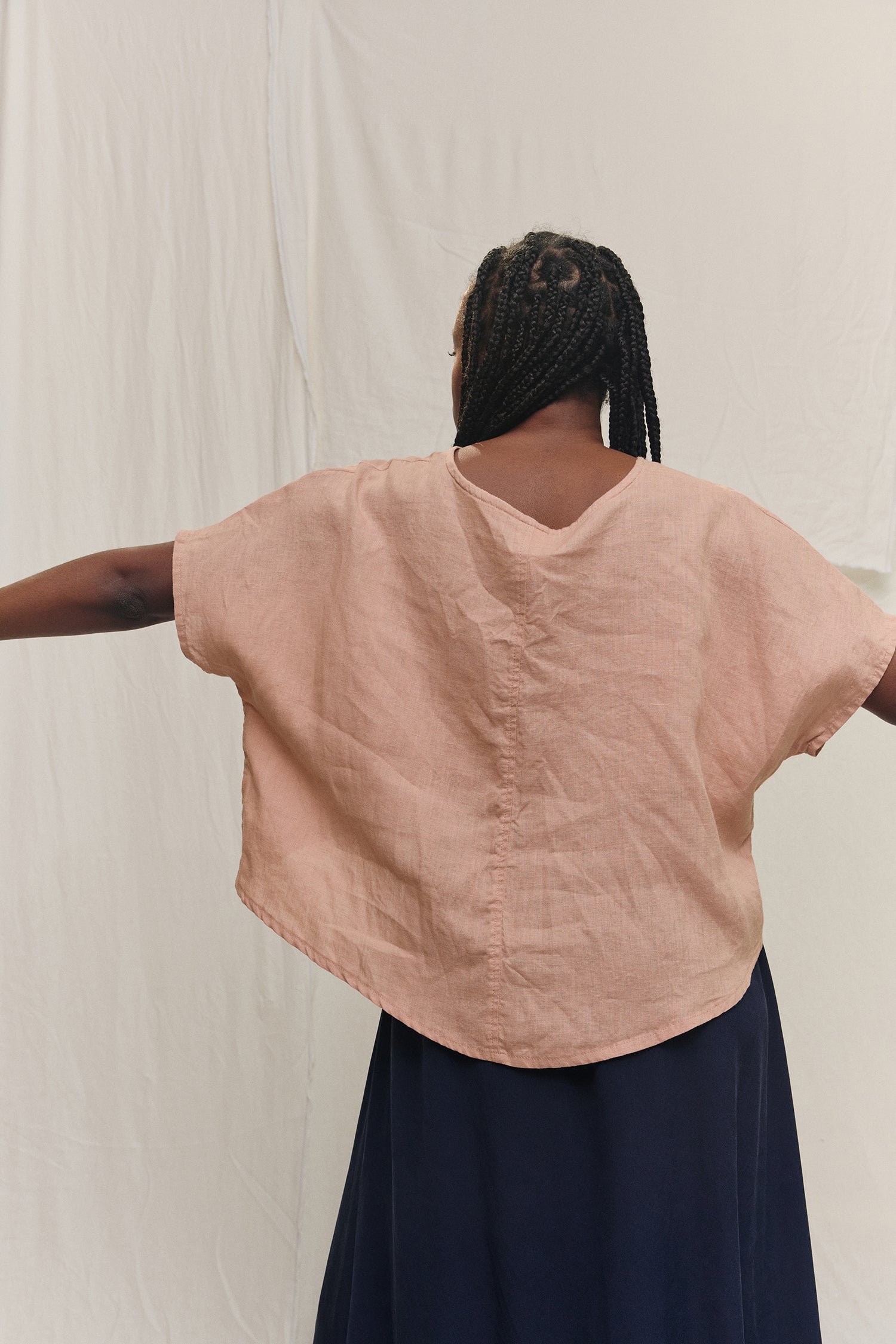 Linn Tee in Lightweight Linen Canyon#color_canyon