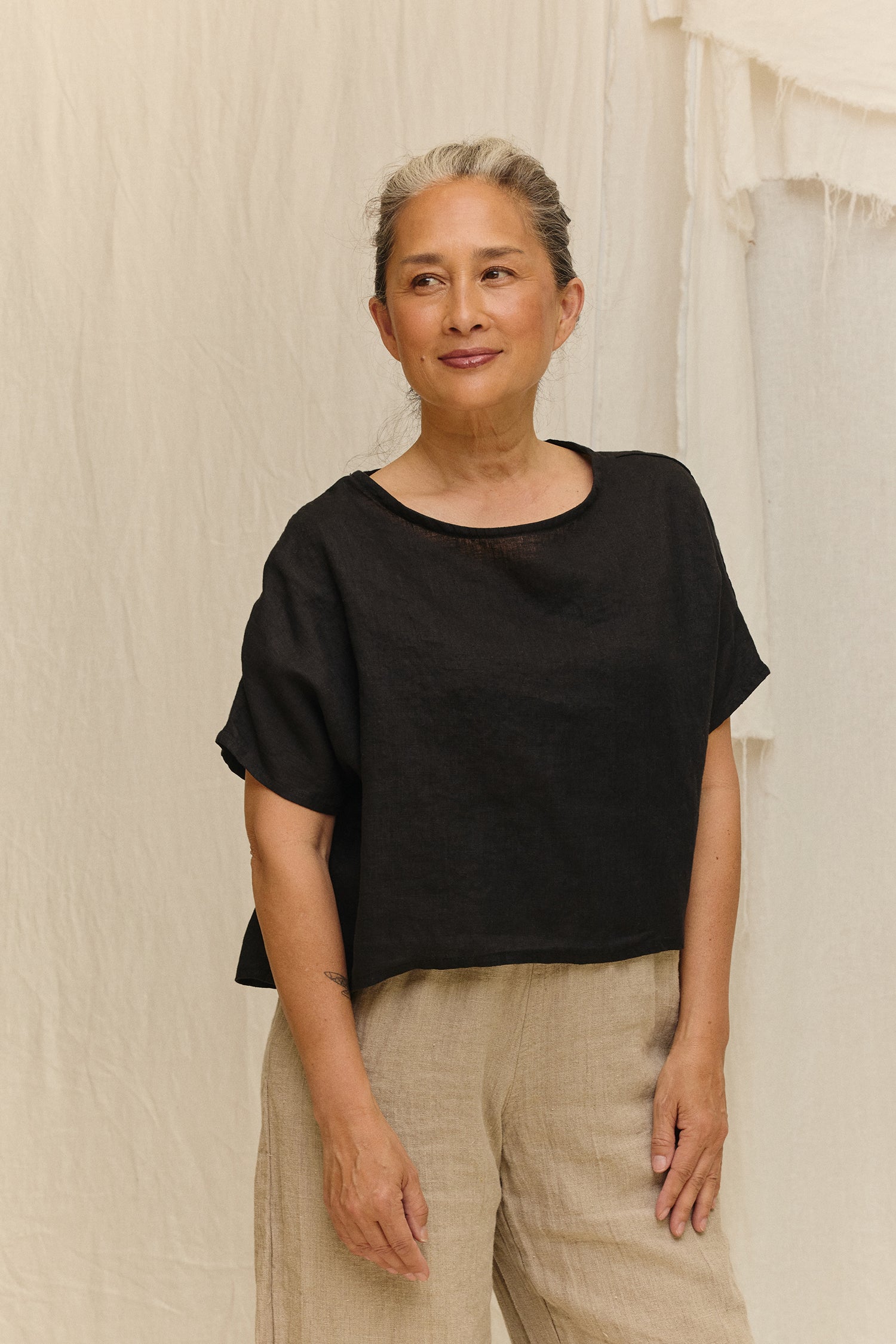 Linn Tee in Lightweight Linen Ink#color_ink