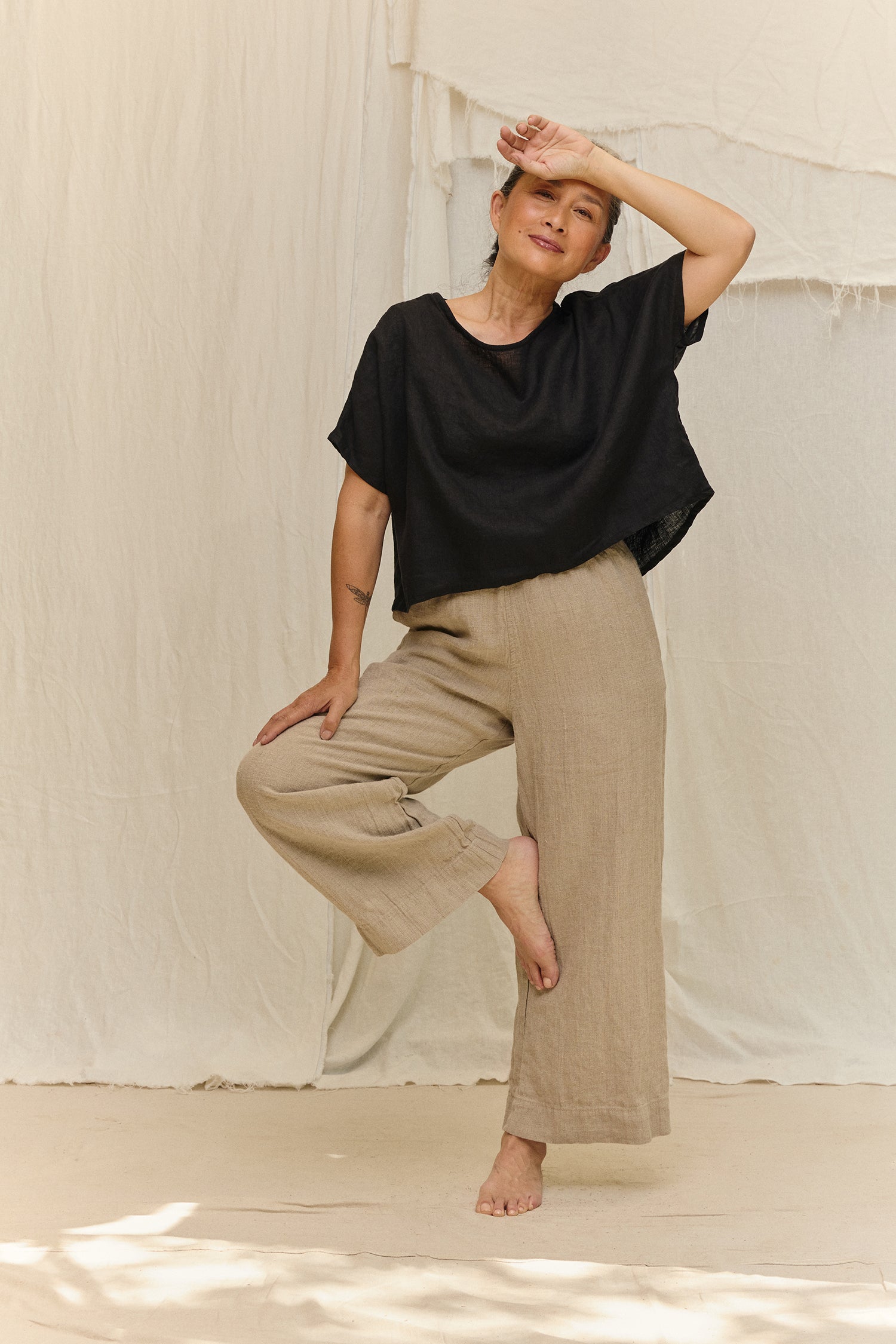 Linn Tee in Lightweight Linen Ink#color_ink