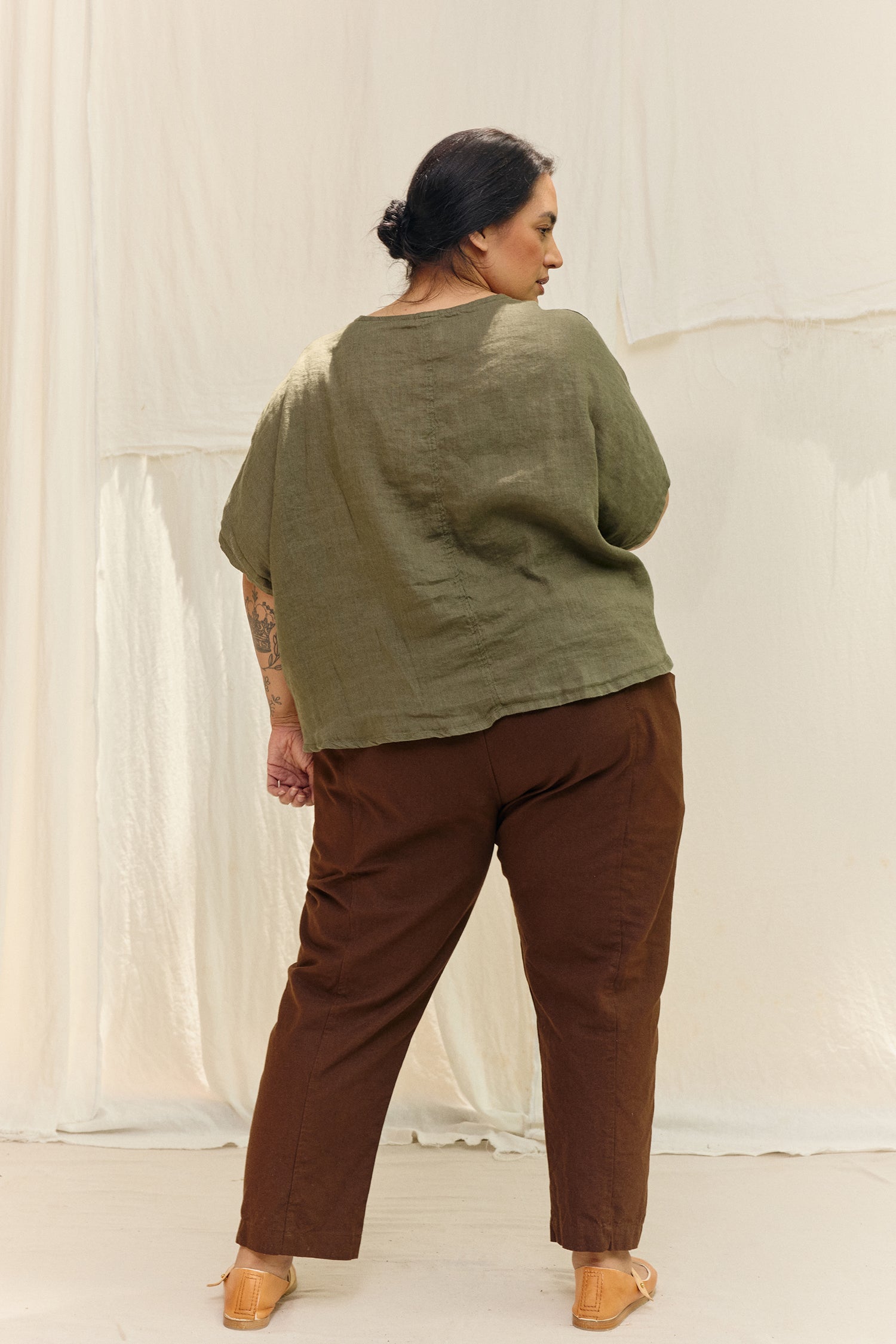 Linn Tee in Lightweight Linen Lichen#color_lichen