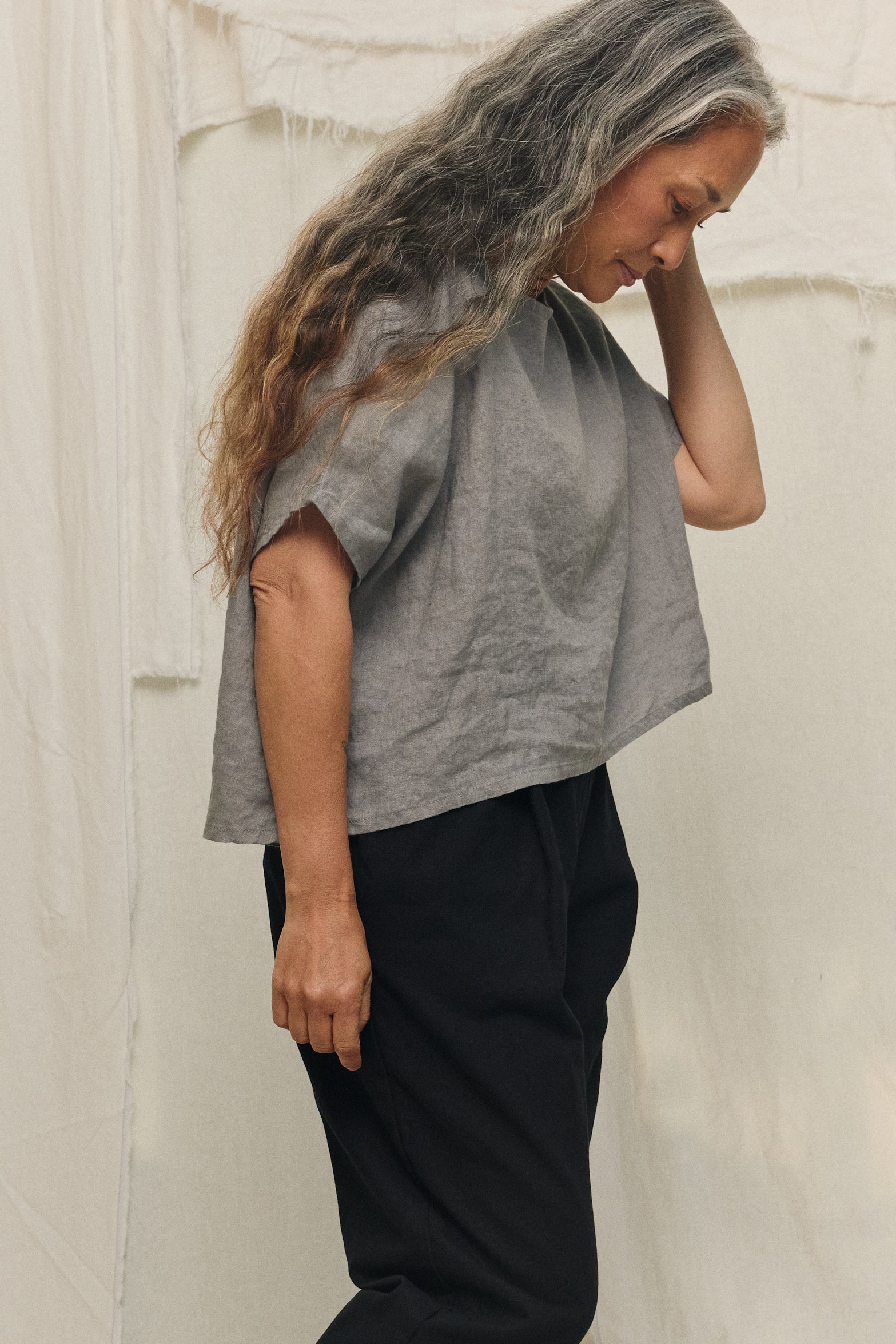 Linn Tee in Lightweight Linen Overcast#color_overcast