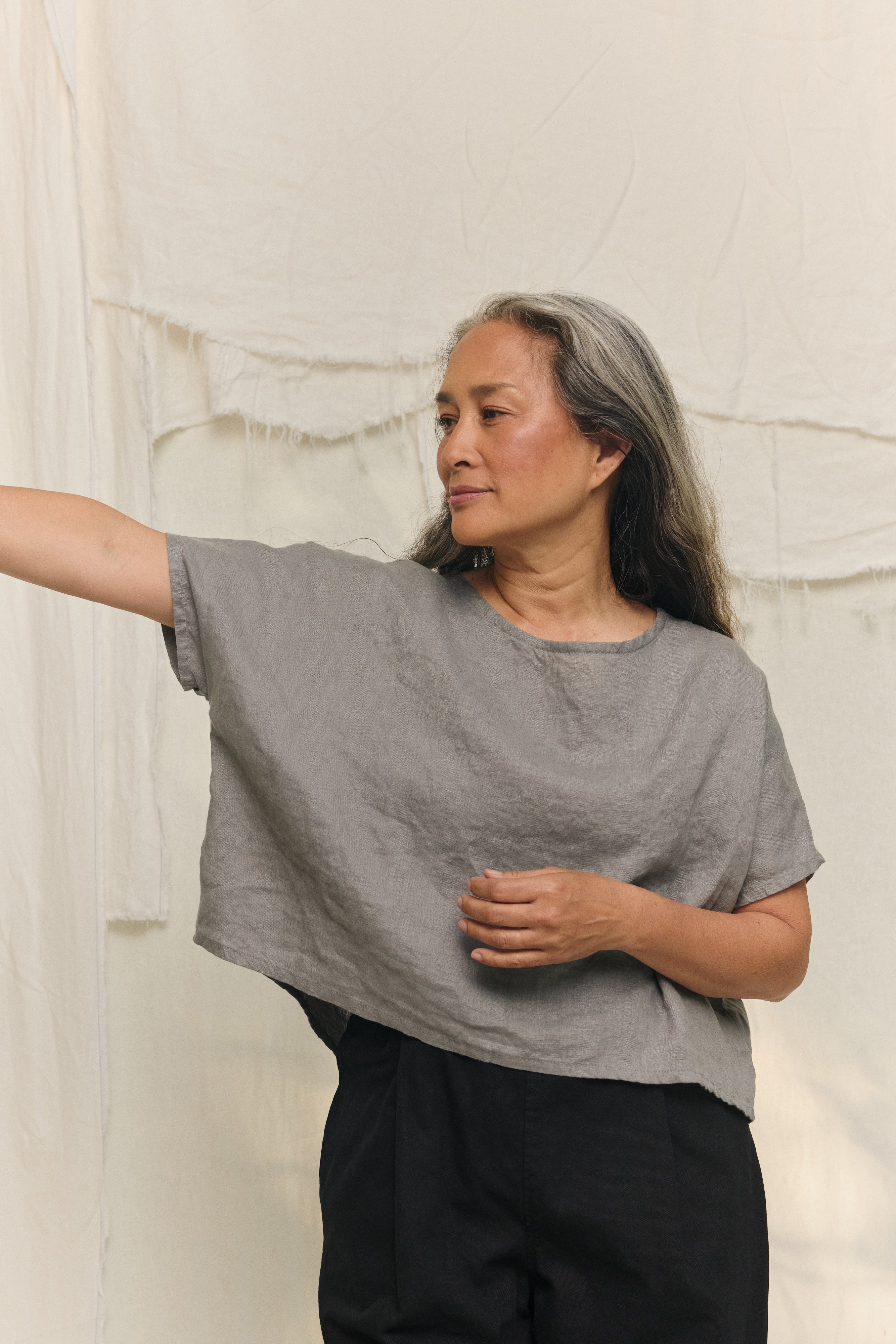 Linn Tee in Lightweight Linen Overcast#color_overcast