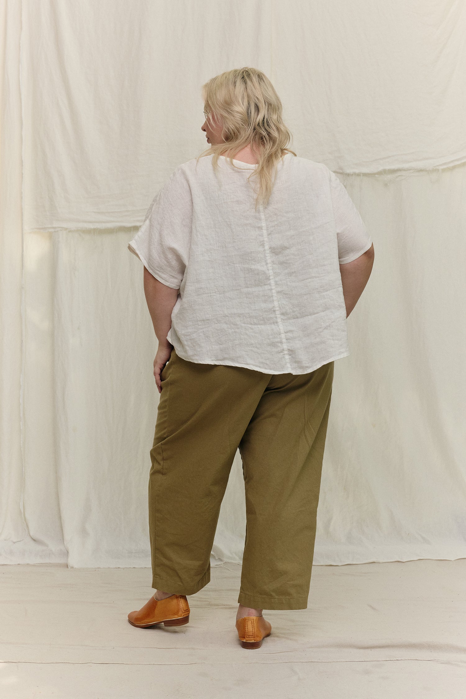 Linn Tee in Lightweight Linen Salt#color_salt