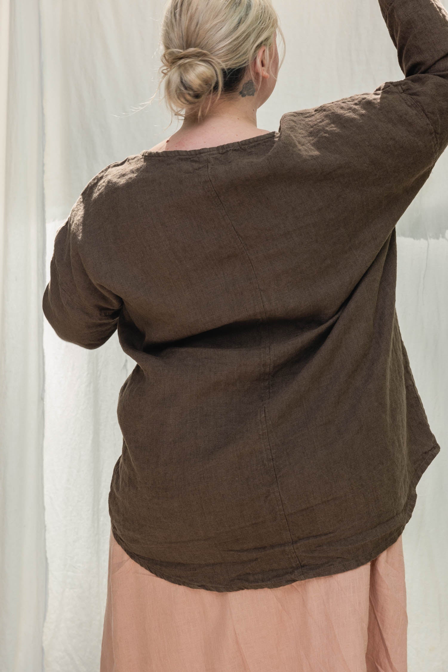 Long Sleeve Harper Tunic in Midweight Linen Cacao#color_cacao