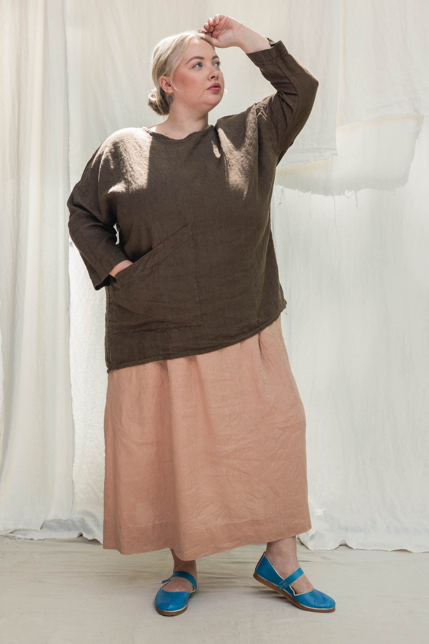 Long Sleeve Harper Tunic in Midweight Linen Cacao#color_cacao