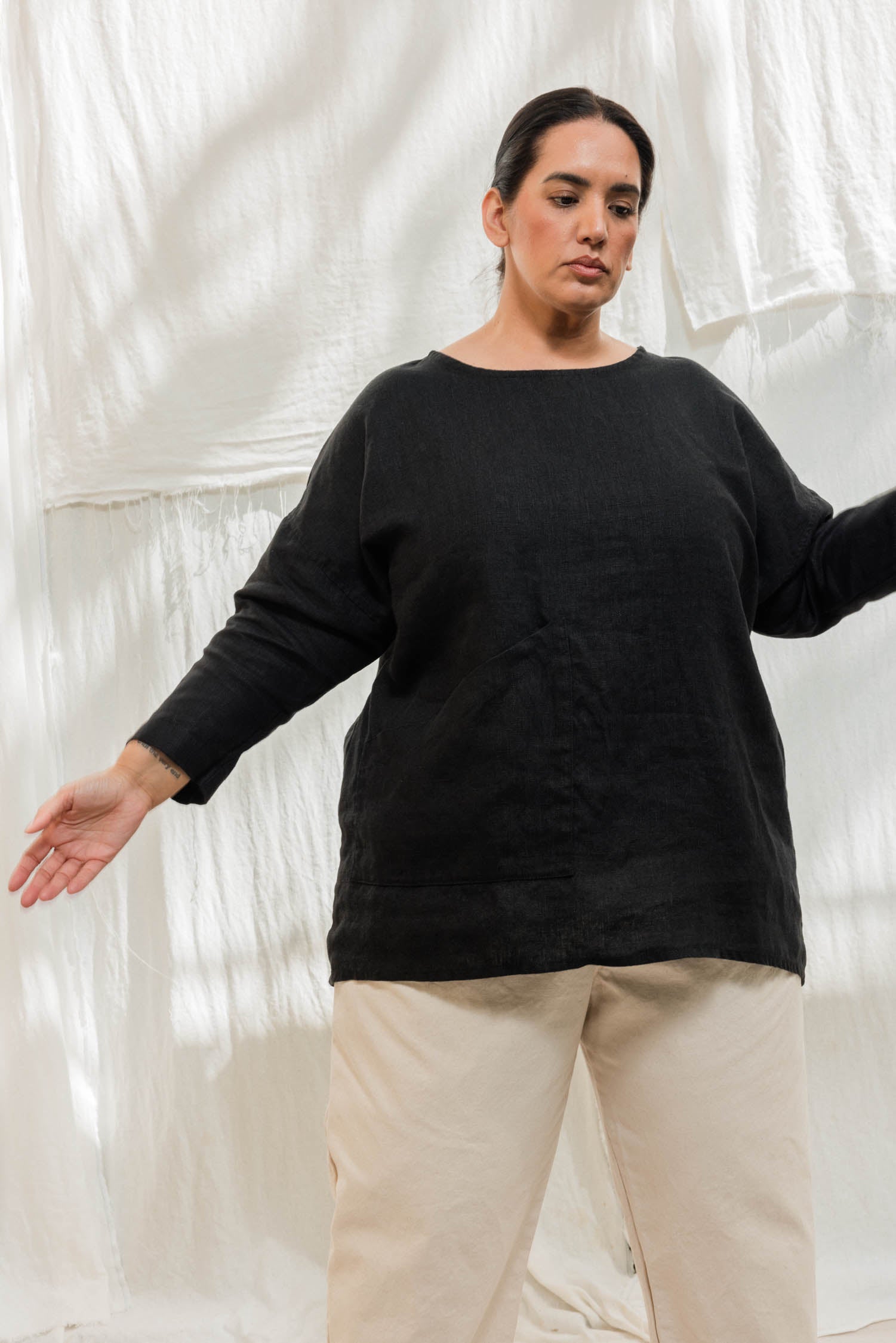 Long Sleeve Harper Tunic in Midweight Linen Ink#color_ink