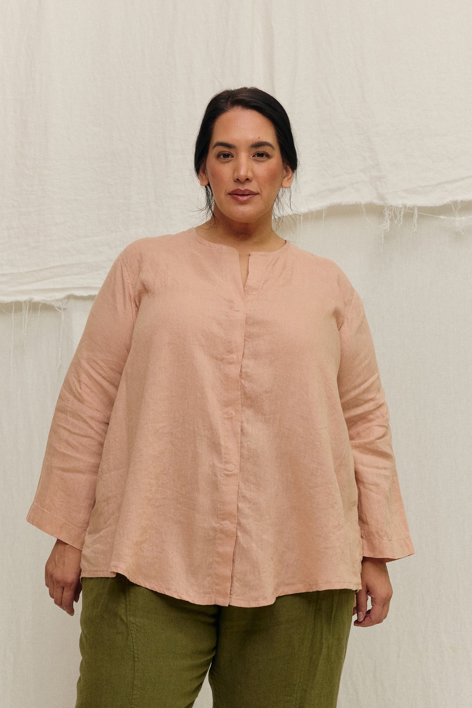 Long Sleeve Kara Snap Top in Lightweight Linen Canyon#color_canyon
