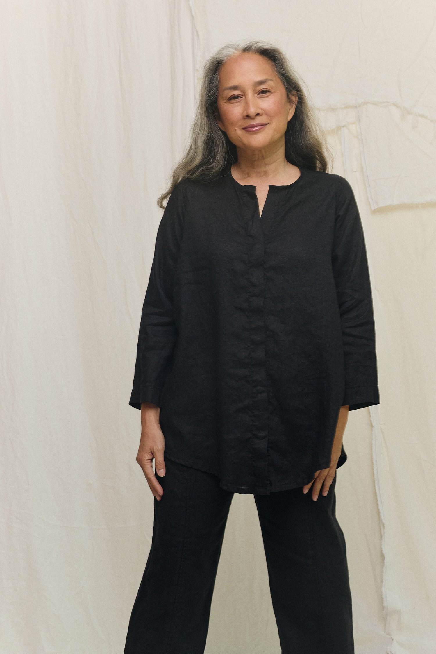 Long Sleeve Kara Snap Top in Lightweight Linen Ink#color_ink