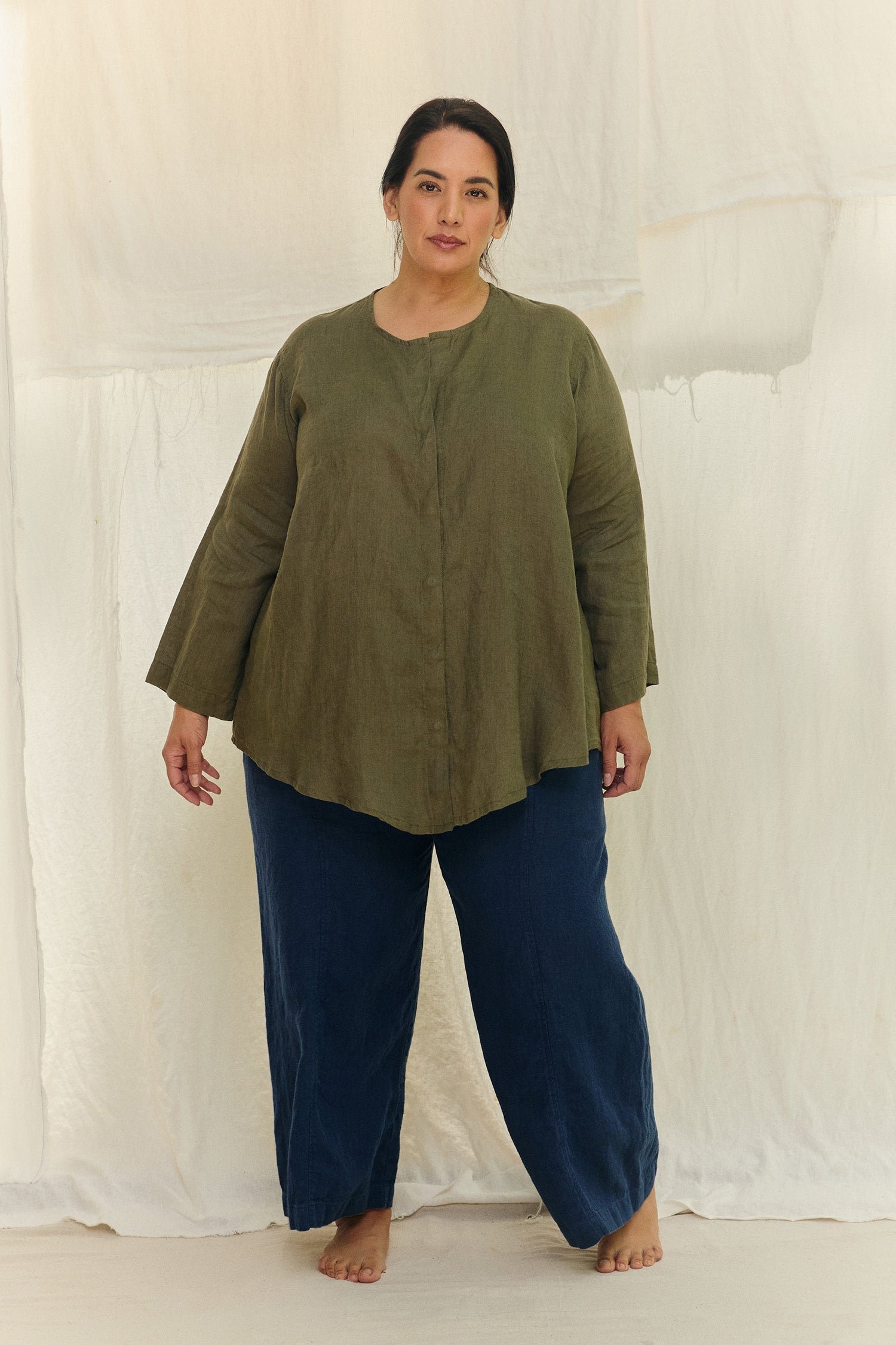 Long Sleeve Kara Snap Top in Lightweight Linen Lichen#color_lichen