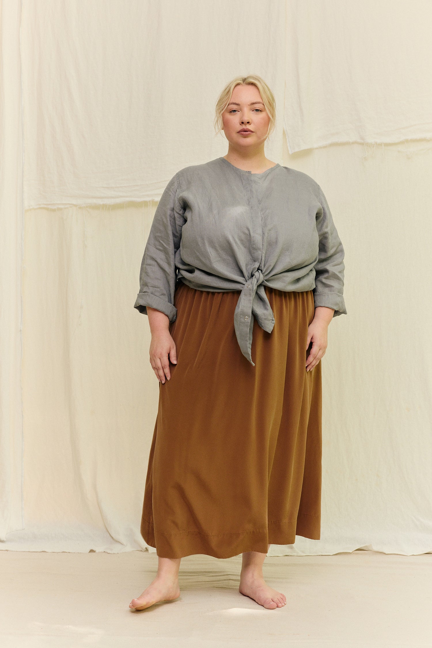 Long Sleeve Kara Snap Top in Lightweight Linen Overcast#color_overcast