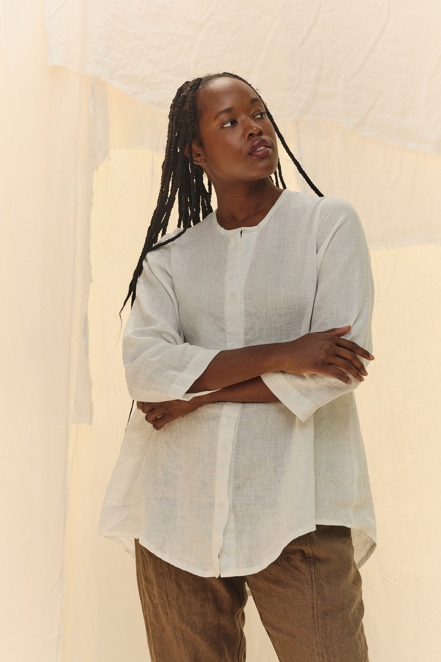 Long Sleeve Kara Snap Top in Lightweight Linen Salt#color_salt