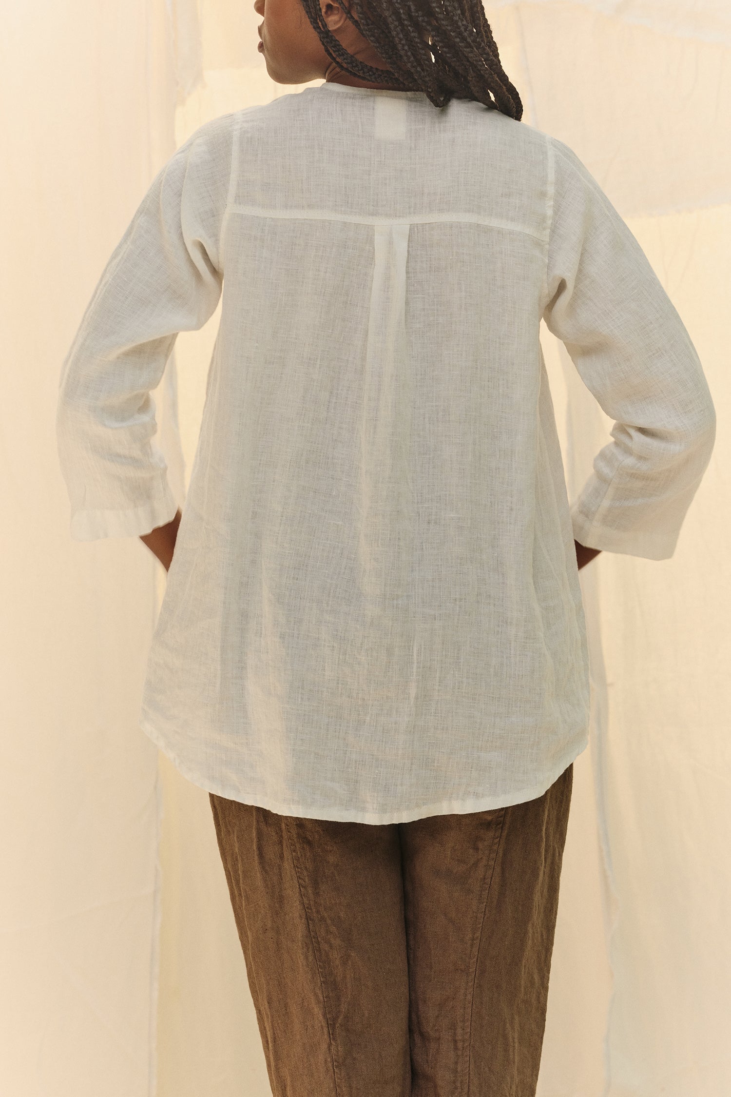 Long Sleeve Kara Snap Top in Lightweight Linen Salt#color_salt