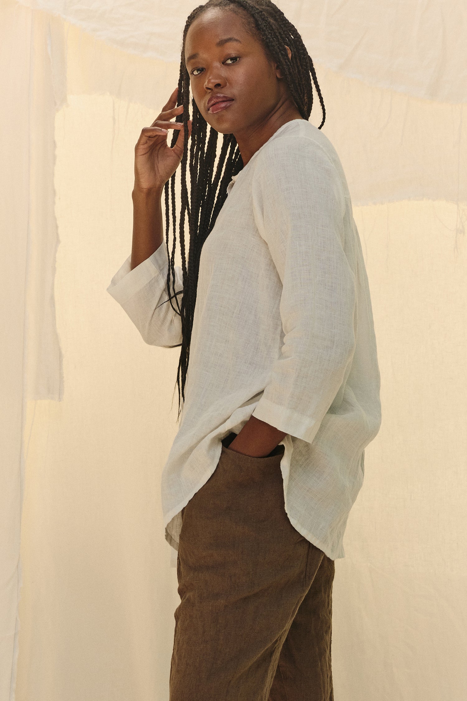 Long Sleeve Kara Snap Top in Lightweight Linen Salt#color_salt