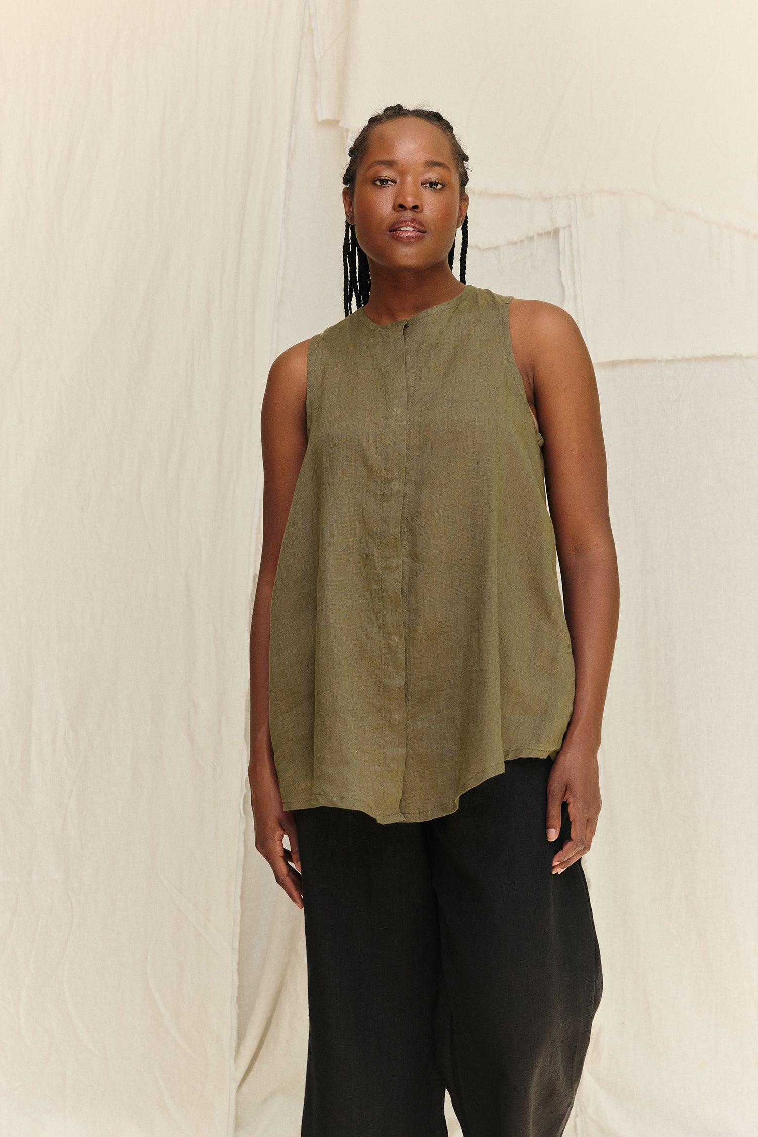 Sleeveless Kara Snap Top in Lightweight Linen Lichen#color_lichen