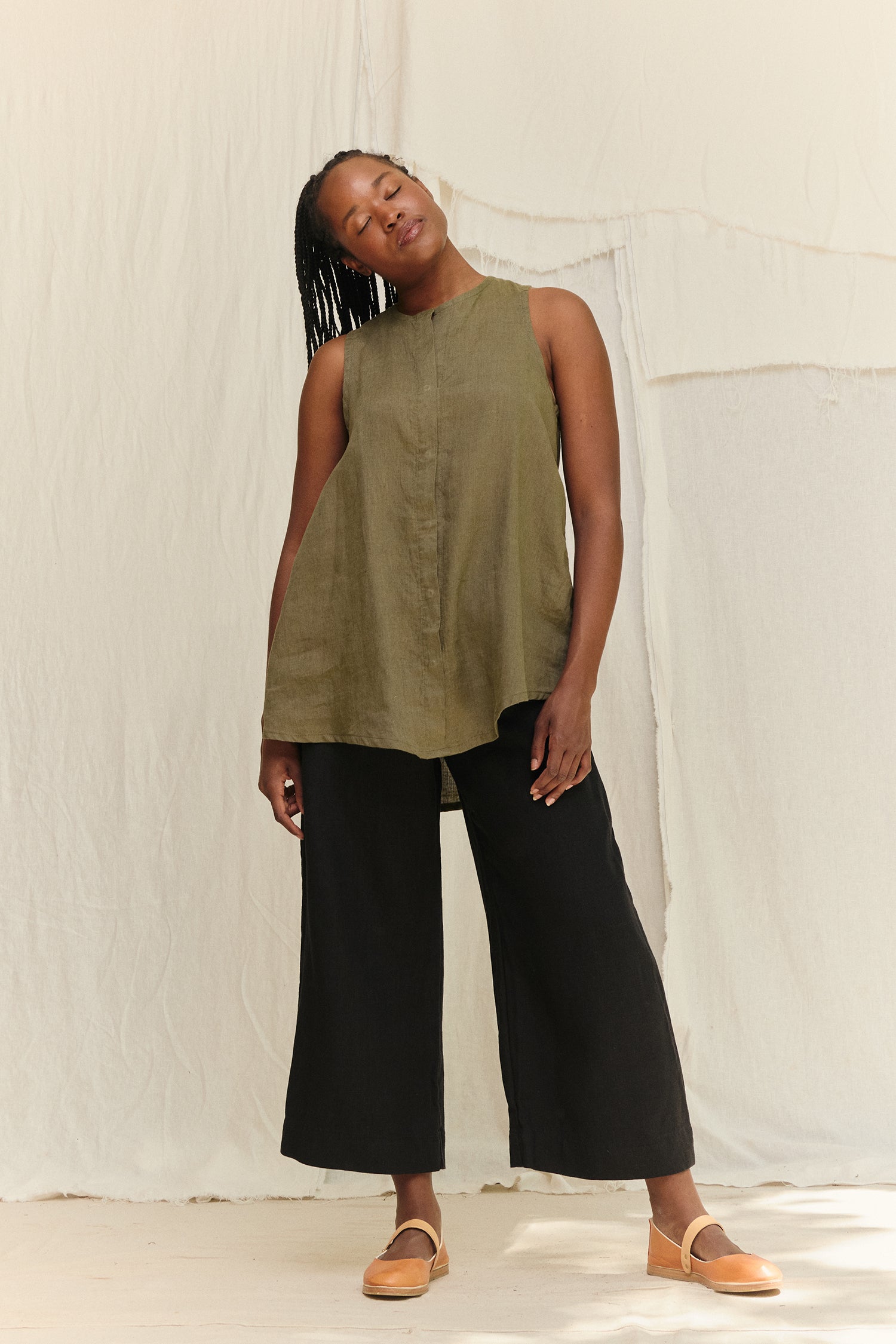 Sleeveless Kara Snap Top in Lightweight Linen Lichen#color_lichen