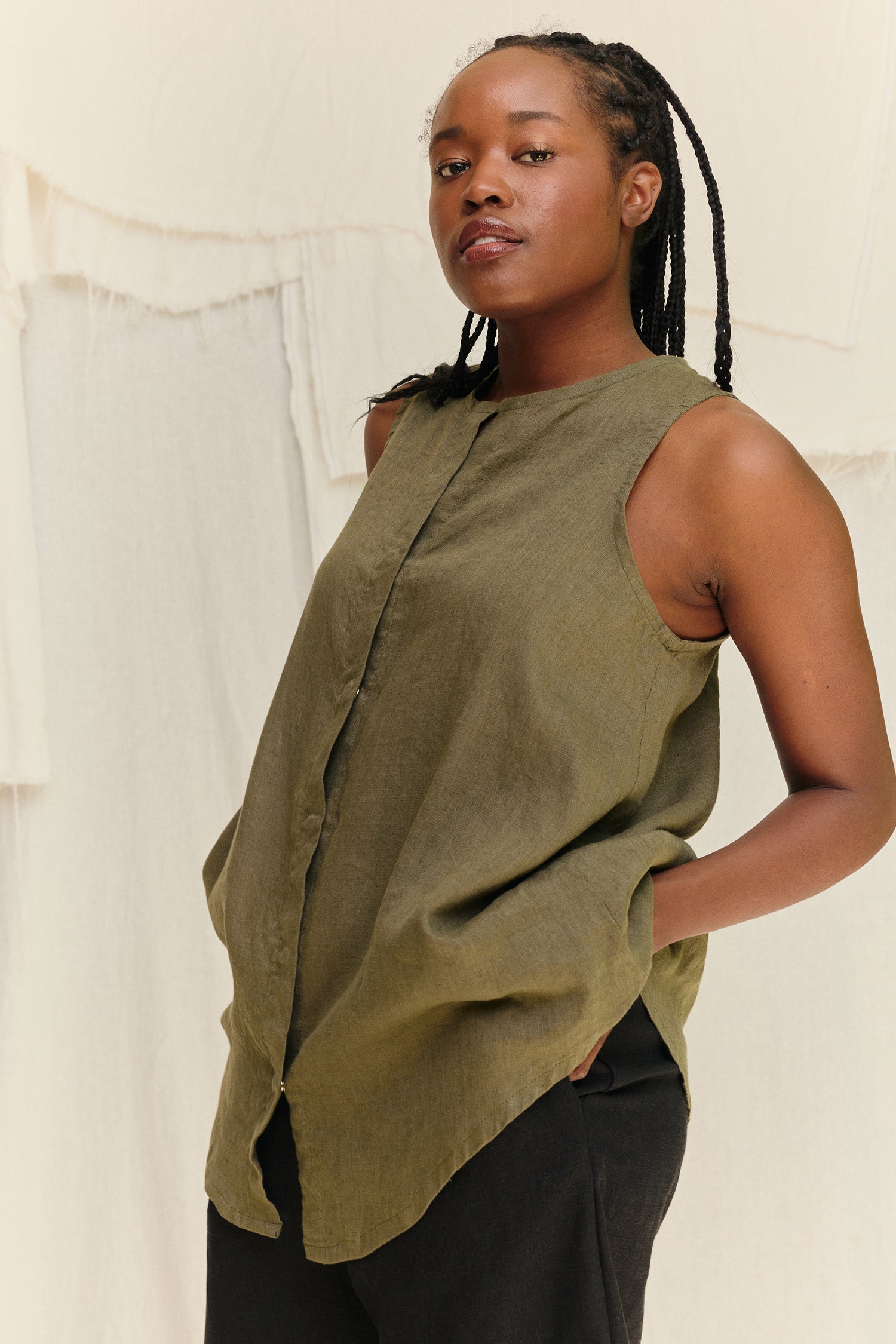 Sleeveless Kara Snap Top in Lightweight Linen Lichen#color_lichen