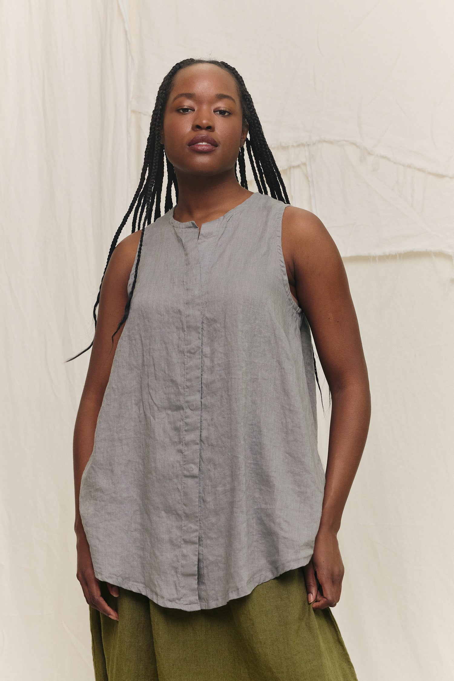 Sleeveless Kara Snap Top in Lightweight Linen Overcast#color_overcast