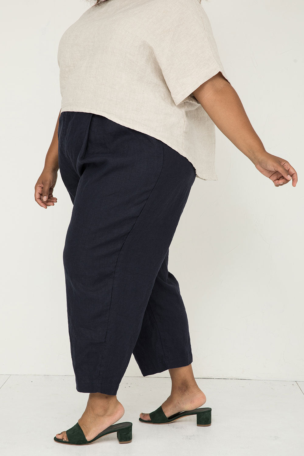 Andy Trouser in Midweight Linen Navy#color_navy