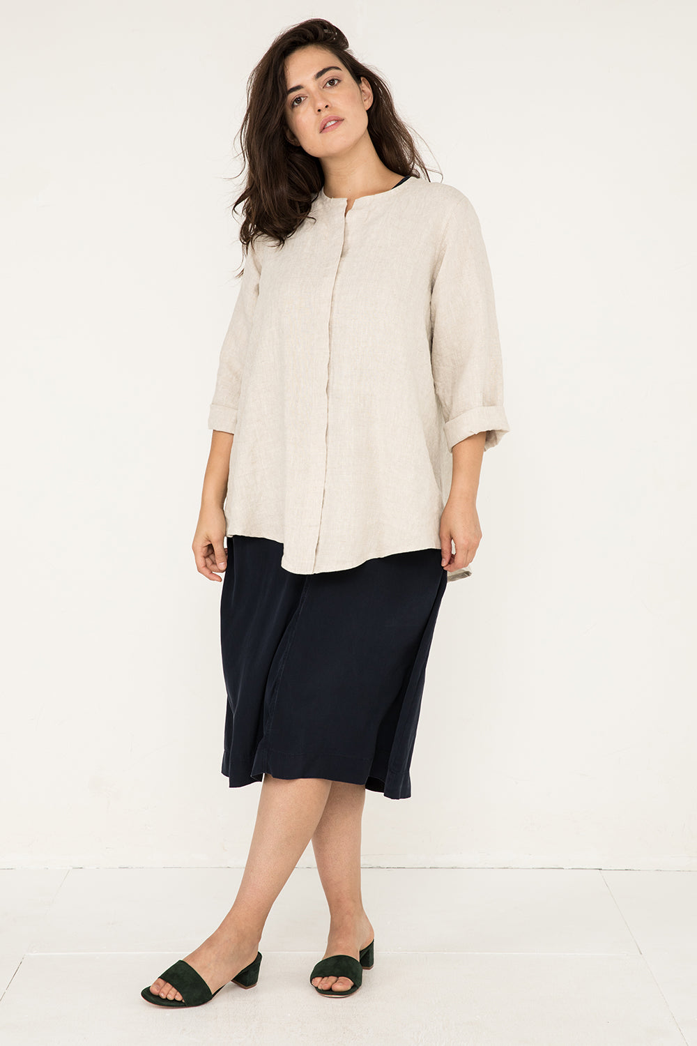 Long Sleeve Kara Snap Top in Midweight Linen Flax#color_flax