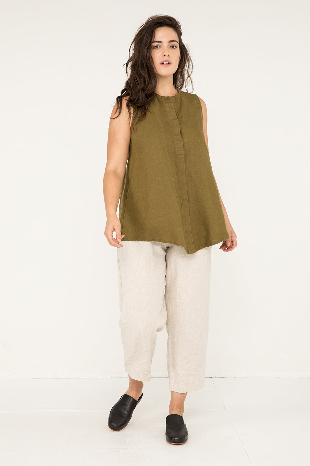 Sleeveless Kara Snap Top in Midweight Linen Olive#color_olive