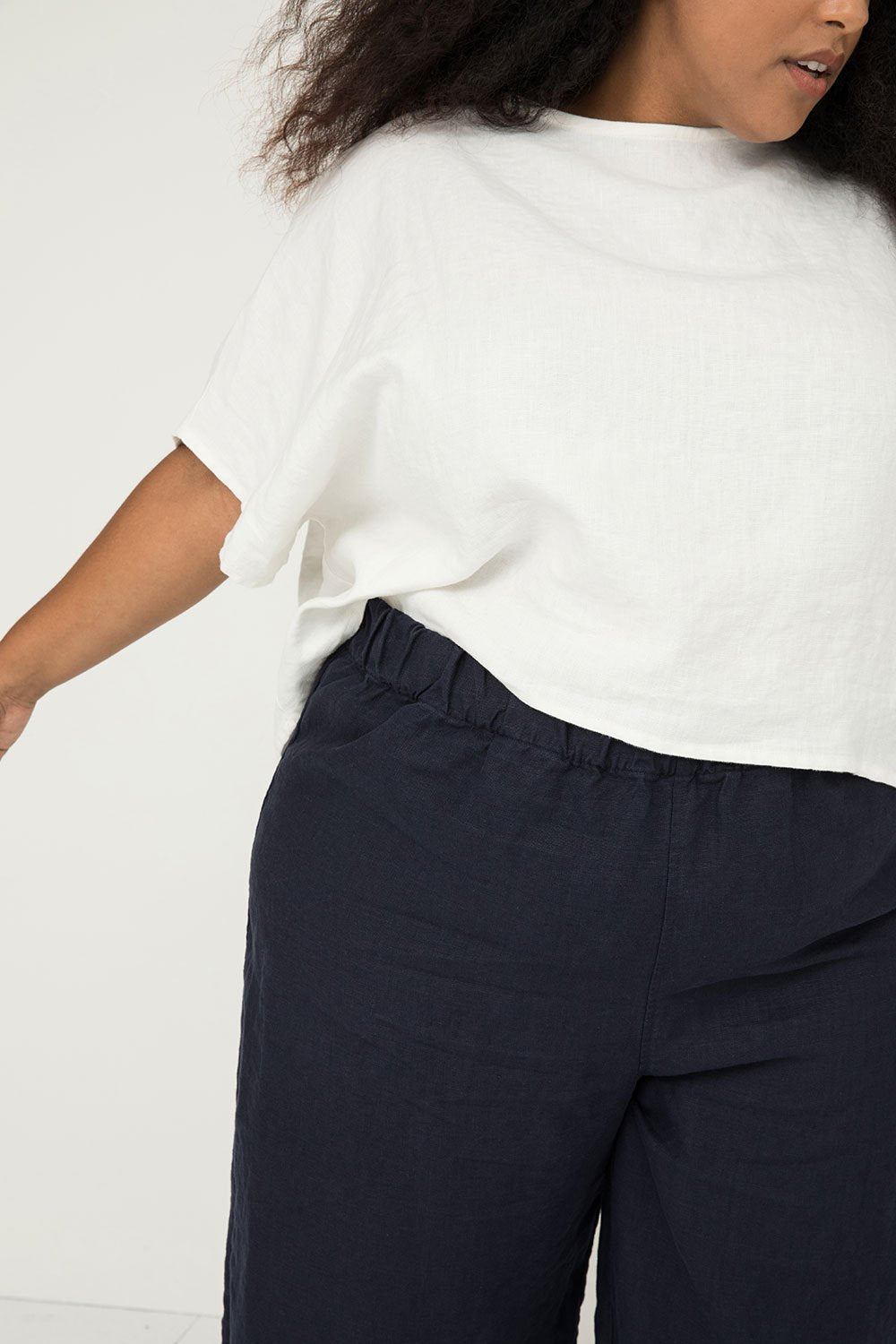 Florence Pant in Midweight Linen Navy#color_navy