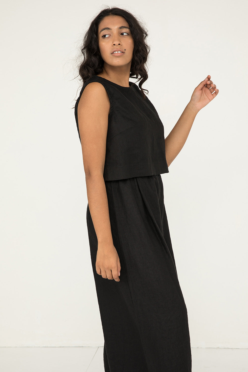 Petra Crop in Midweight Linen Black#color_black